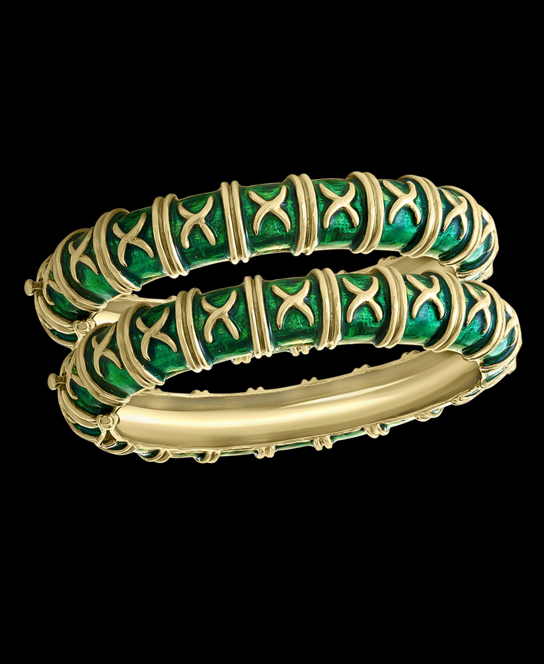  Very Heavy  pair of Bangles  featuring intricate workmanship with Green Enamel and 18 K gold 
It comes in a pair .
18 Karat Gold 129 Grams 
Authenticity and money back is guaranteed.