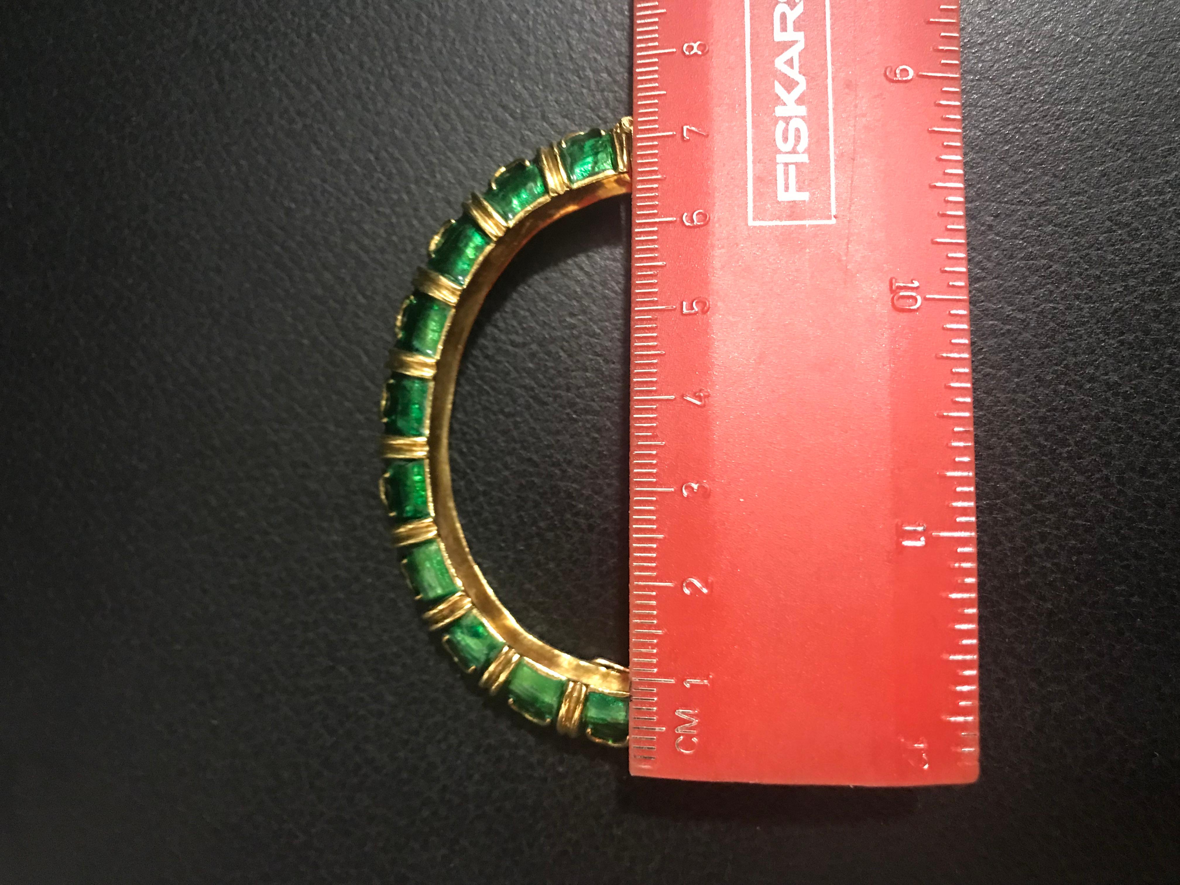 18 Karat Yellow Gold and Green Enamel Pair of Bangle / Bracelet, 129 Grams For Sale 2