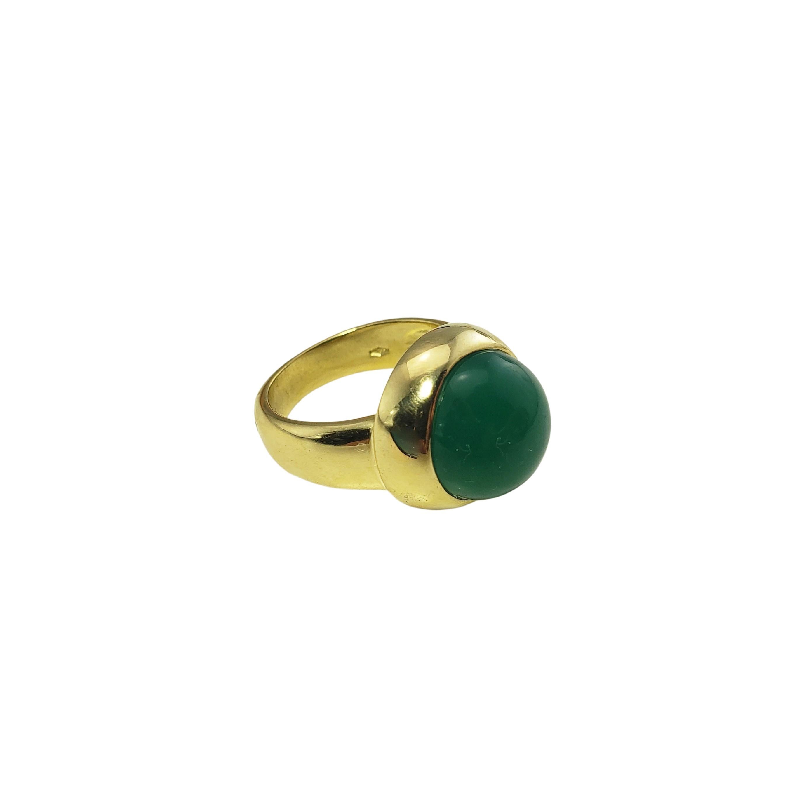 18 Karat Yellow Gold and Green Onyx Ring Size 6.5 #20933 In Good Condition For Sale In Washington Depot, CT