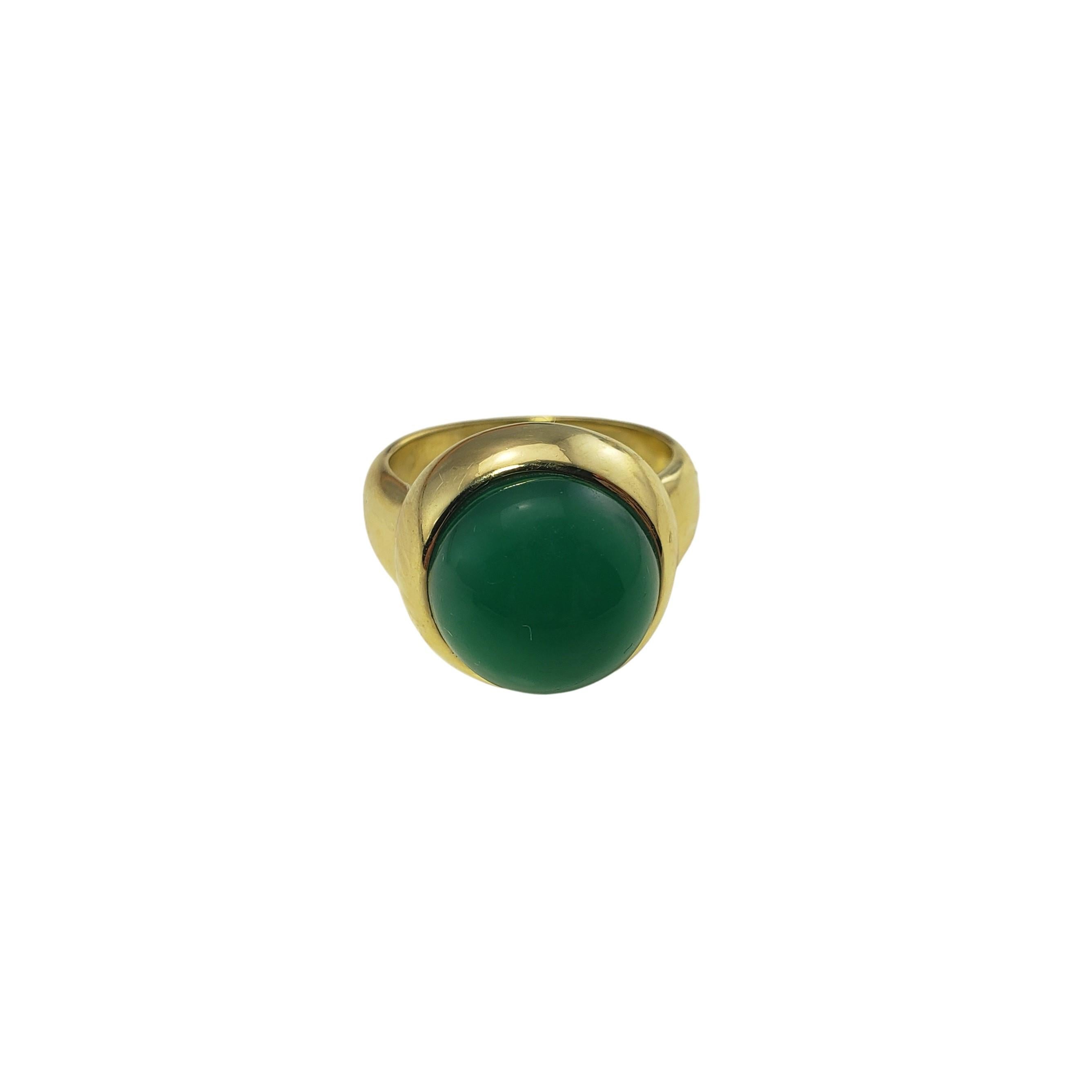 Round Cut 18 Karat Yellow Gold and Green Onyx Ring Size 6.5 For Sale
