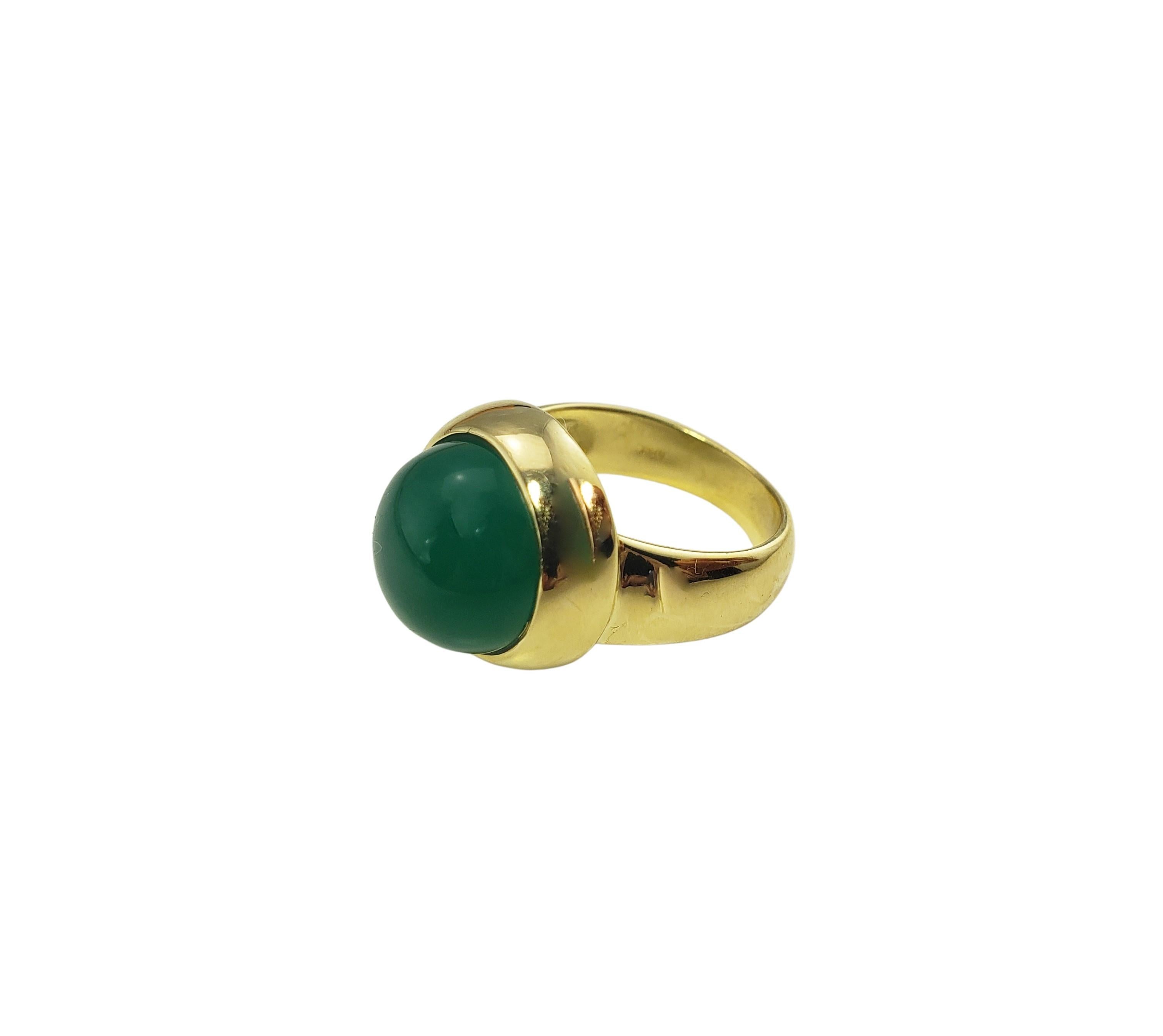 Women's 18 Karat Yellow Gold and Green Onyx Ring Size 6.5 For Sale