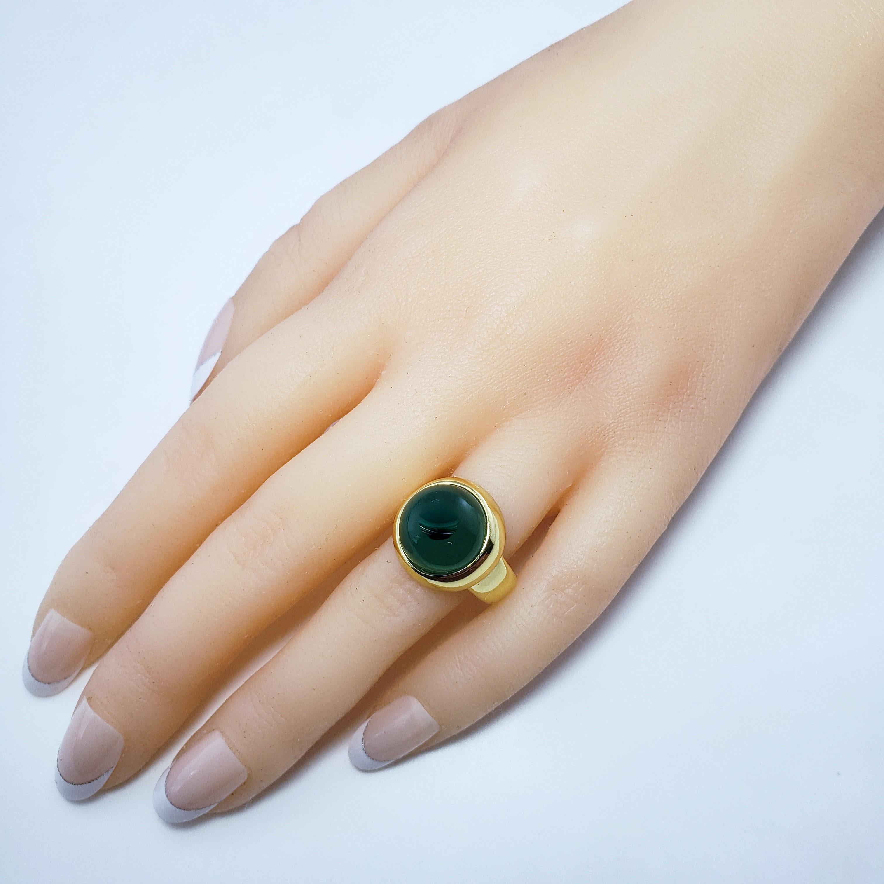 18 Karat Yellow Gold and Green Onyx Ring Size 6.5 For Sale 3