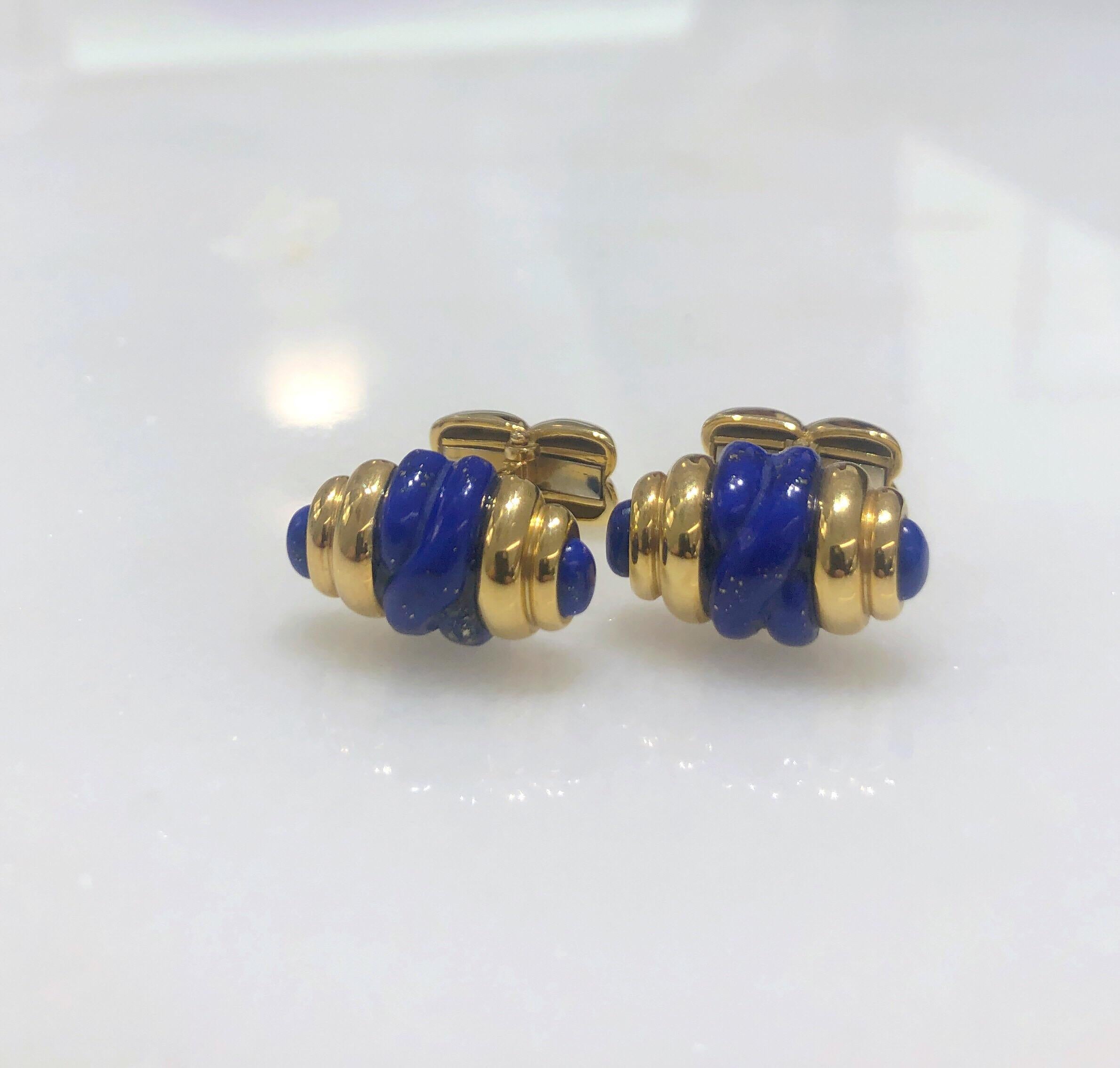 Taille mixte Boutons de manchette en forme de tonneau en or jaune 18 carats et lapis-lazuli en vente