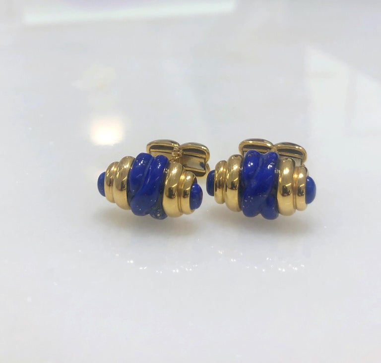 Mixed Cut 18 Karat Yellow Gold and Lapis Lazuli Barrel Shaped Cuff Links For Sale