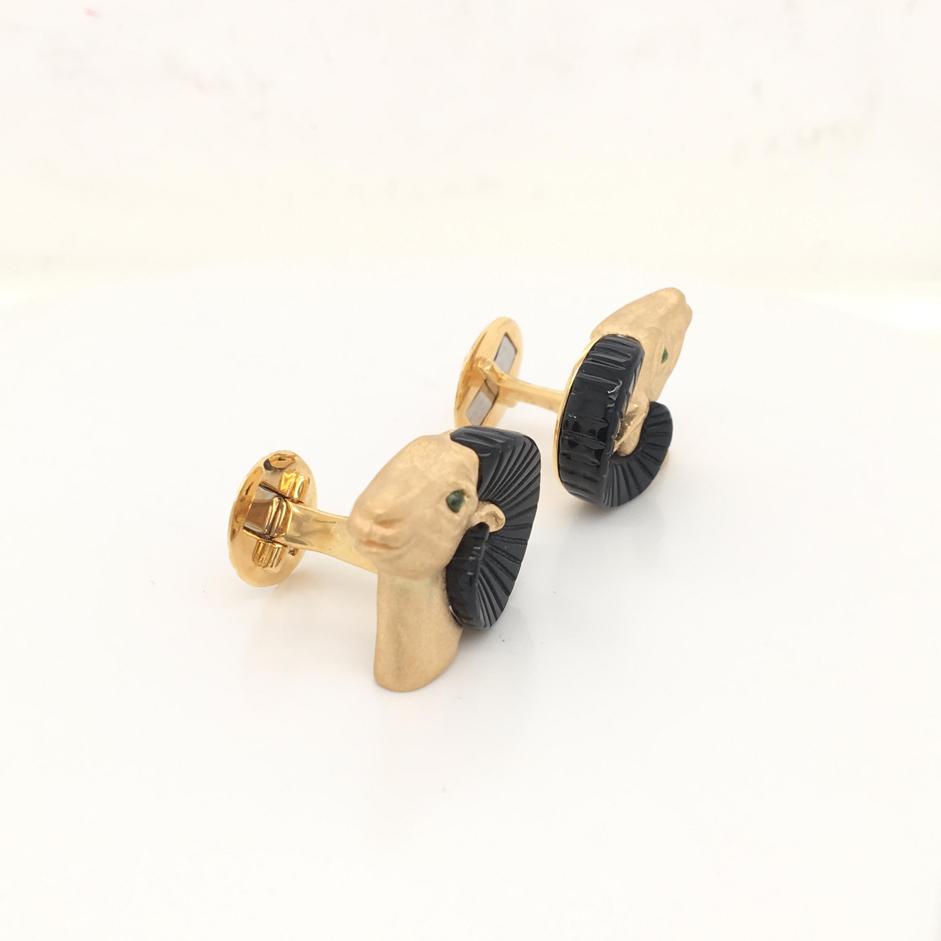 Women's or Men's 18 Karat Yellow Gold and Onix Aries Style Cufflinks Made in Italy with Box For Sale