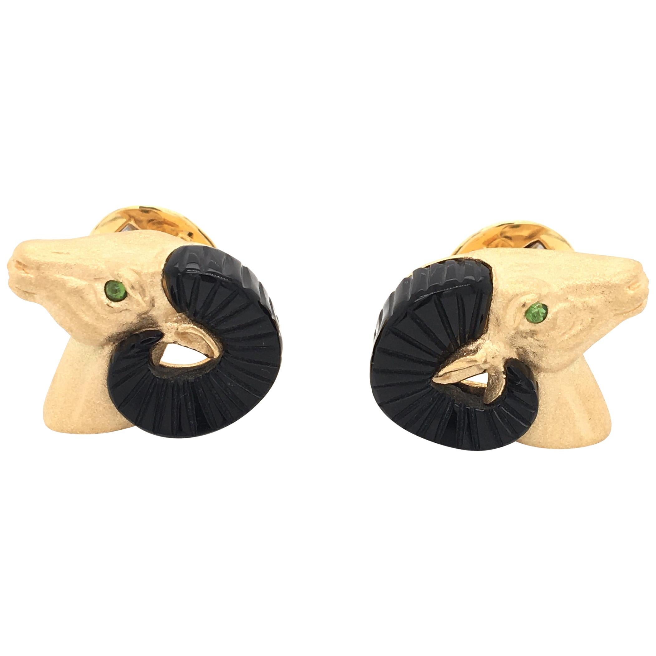 18 Karat Yellow Gold and Onix Aries Style Cufflinks Made in Italy with Box For Sale