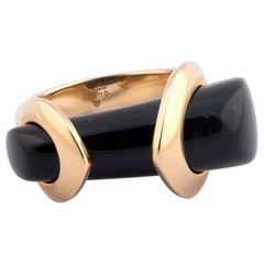 18 Karat Yellow Gold and Onyx Ring by Gucci