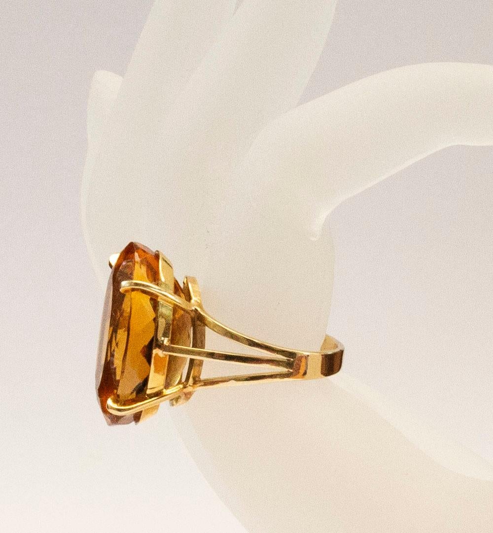 18 Karat Yellow Gold and Oval Brilliant Cut Citrine Cocktail Ring  For Sale 5