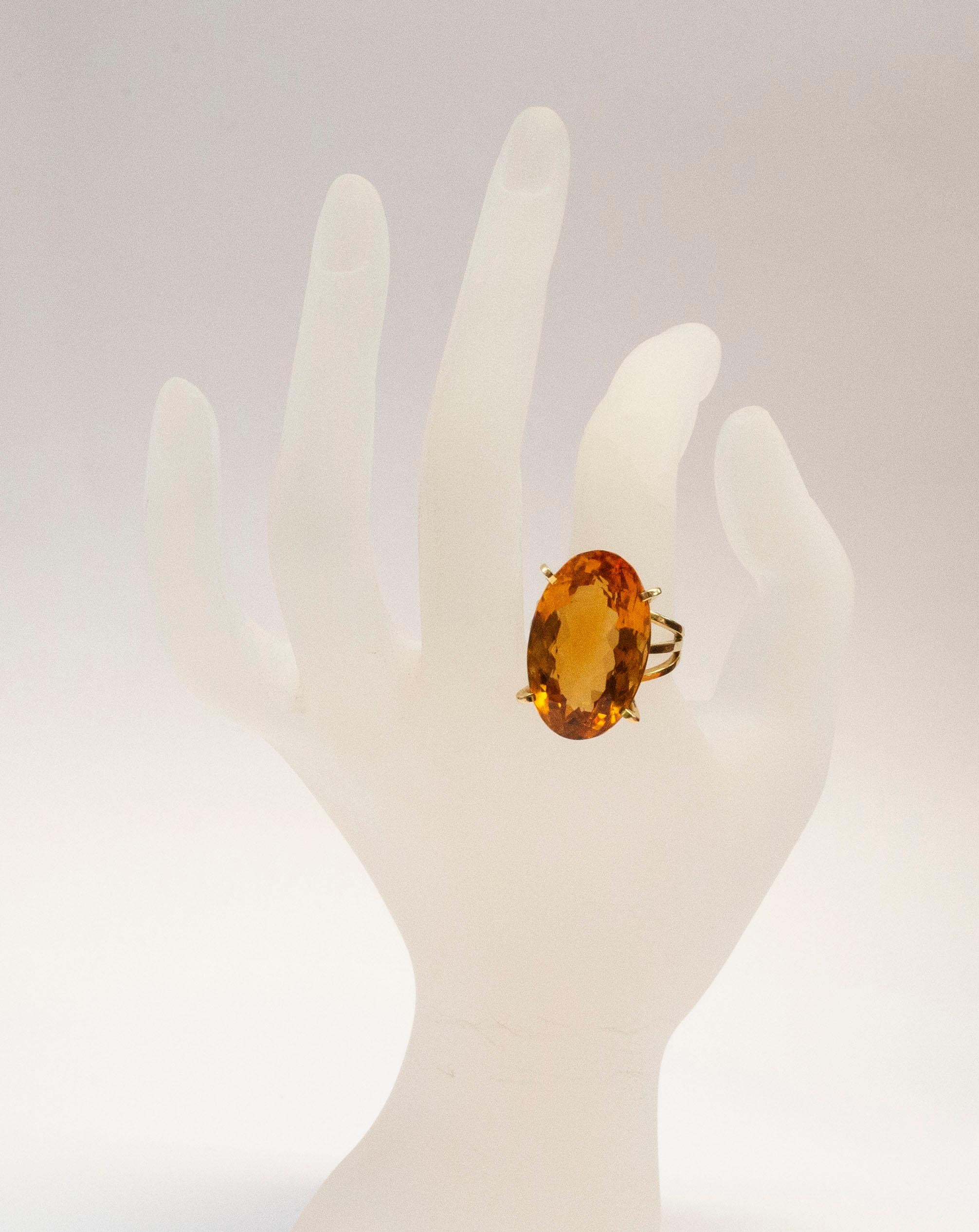 18 Karat Yellow Gold and Oval Brilliant Cut Citrine Cocktail Ring  For Sale 1