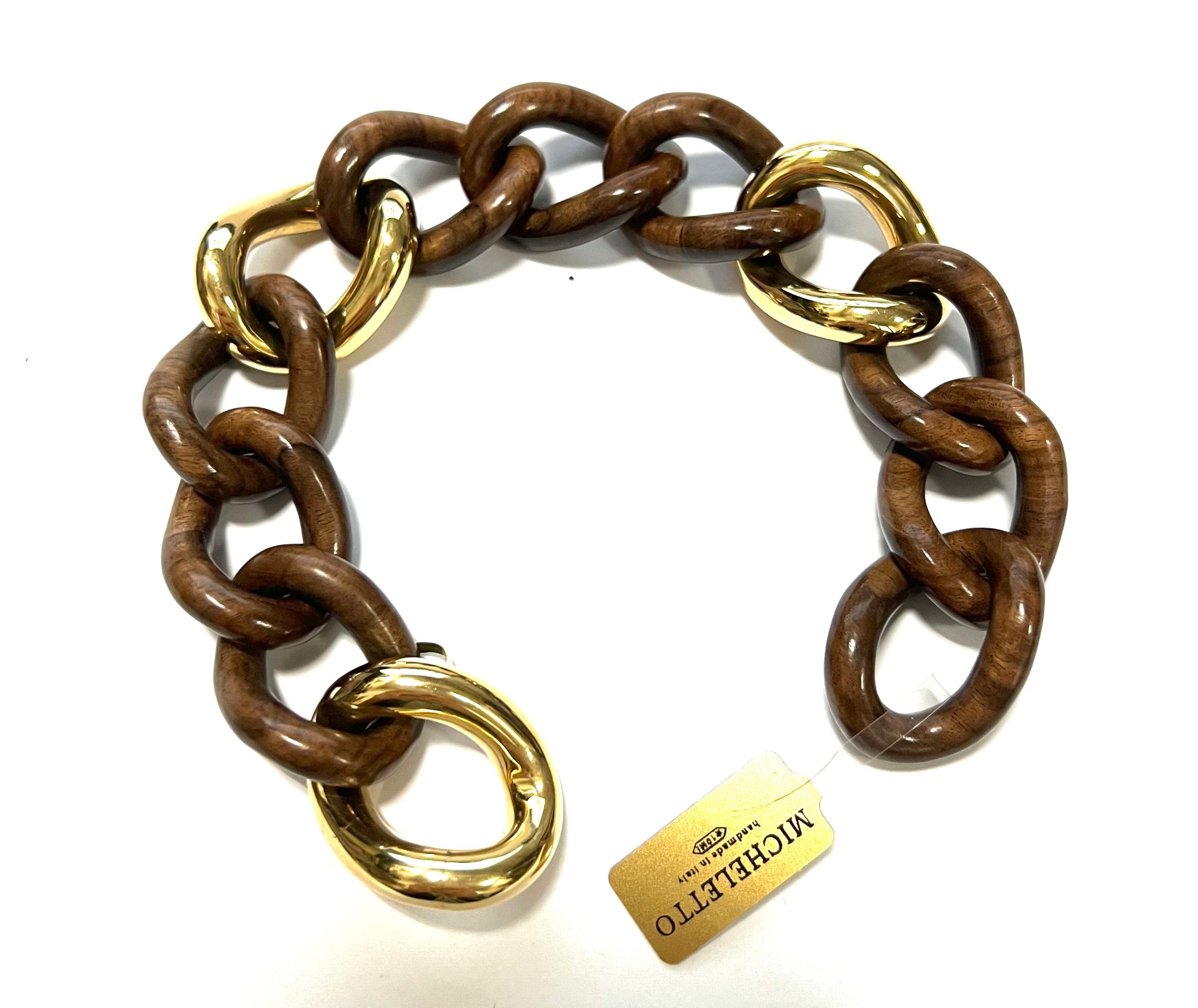 bracelet à maillons en or jaune 18 carats et macédoine de palissandre
Ce bracelet a une ouverture cachée.
Poids total gr. 37,6
Poids d'or gr. 21,7
Longueur cm. 20
Timbre 750, 10 MI, ITALIE

Ce bracelet peut être associé au 4659-Z 15/B (collier)