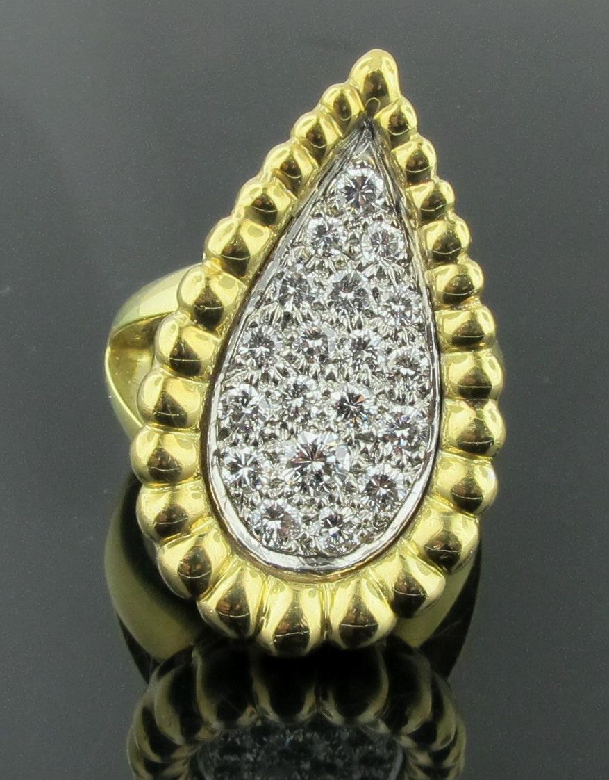 Taille ronde Bague en or jaune 18 carats et diamants en forme de poire pavés en vente