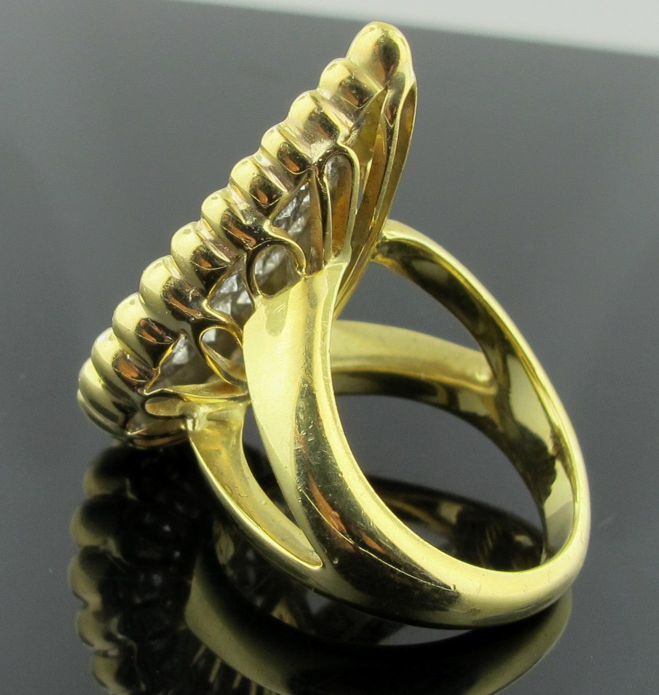 Bague en or jaune 18 carats et diamants en forme de poire pavés Unisexe en vente