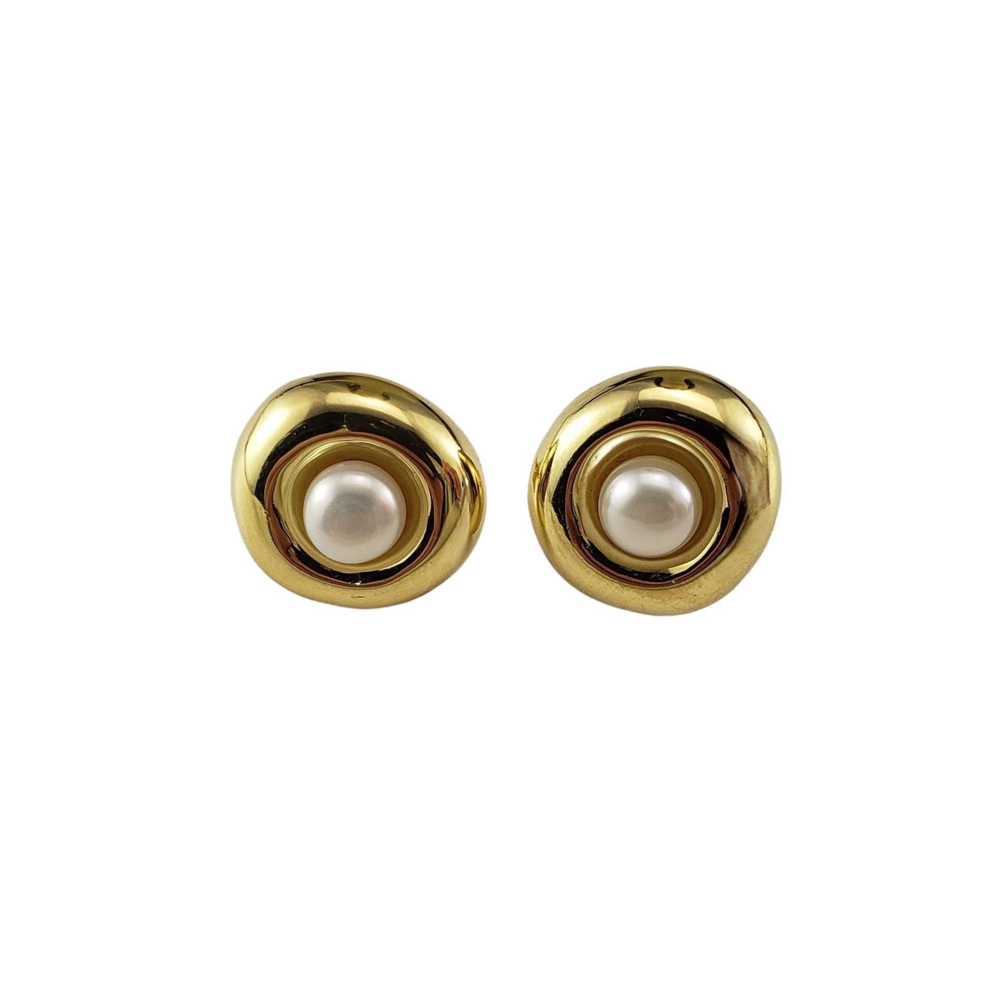 Vintage 18 Karat Yellow Gold and Pearl Earrings-

These elegant earrings each feature one round pearl (6 mm) set in classic 18K yellow gold.  Push back closures.

Size: 15 mm x 14 mm

Stamped: 18K

Weight: 6.2 dwt./ 9.6 gr.

Very good condition,