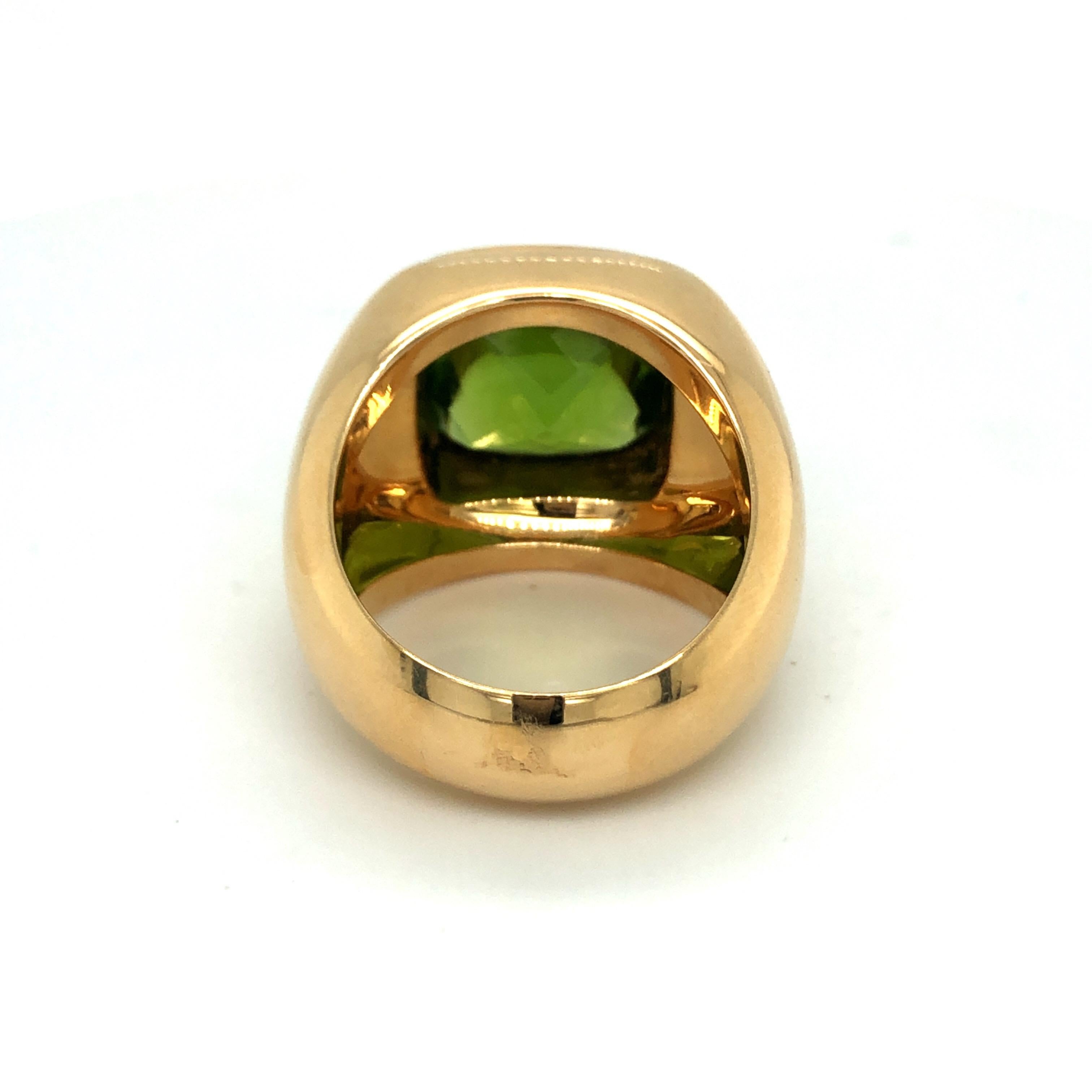 siegelring aus 18 Karat Gelbgold und Peridot von Bucherer (Zeitgenössisch)
