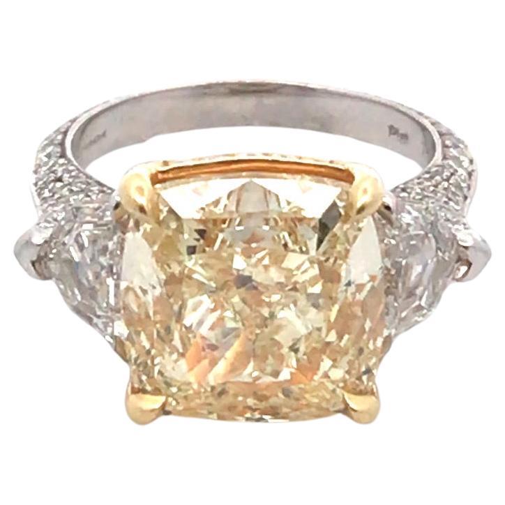 Bague fantaisie en or jaune 18 carats et platine avec diamant jaune clair de 8,12 carats certifié GIA en vente