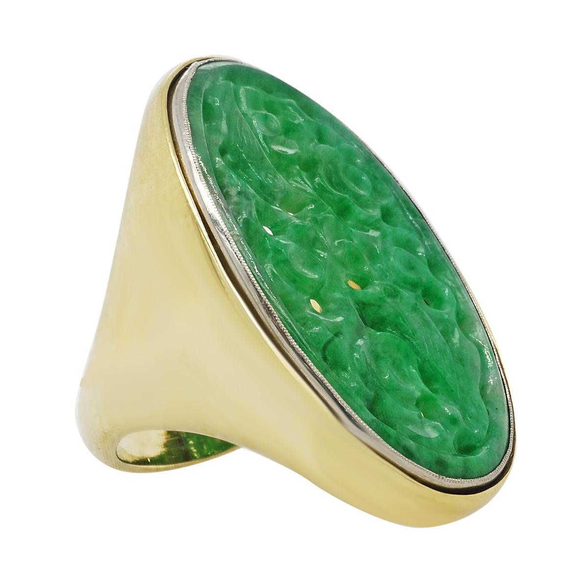 18 Karat Yellow Gold and Platinum Carved Jade Antique Ring In Excellent Condition For Sale In New York, NY