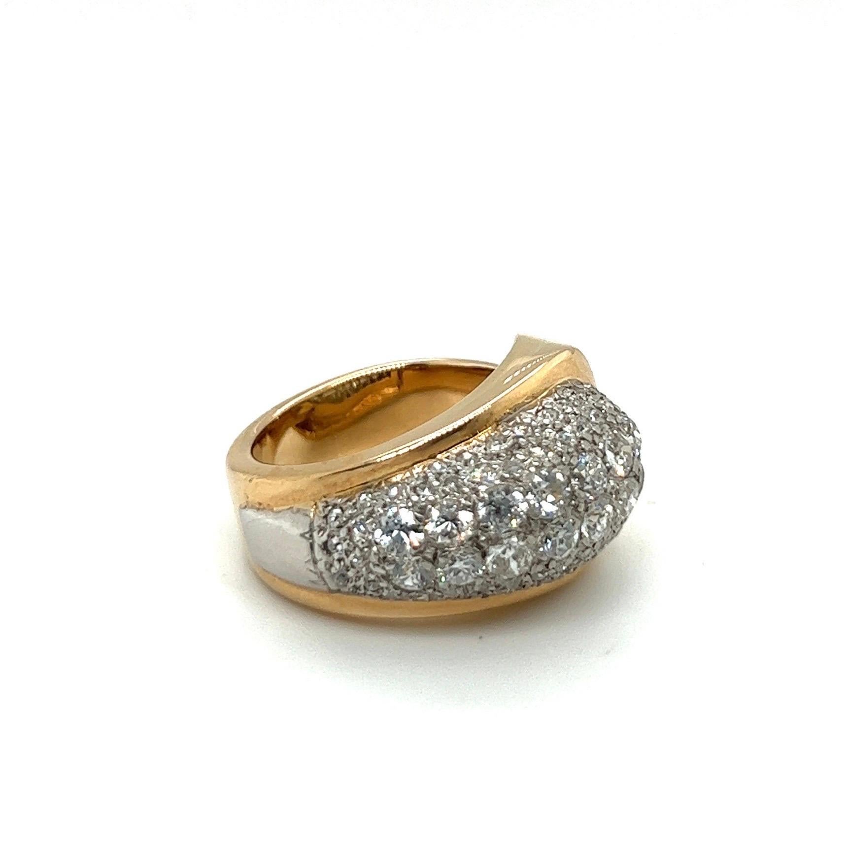 18 Karat Yellow Gold and Platinum Diamond Retro Dress Ring, 1940s In Good Condition For Sale In Zurich, CH