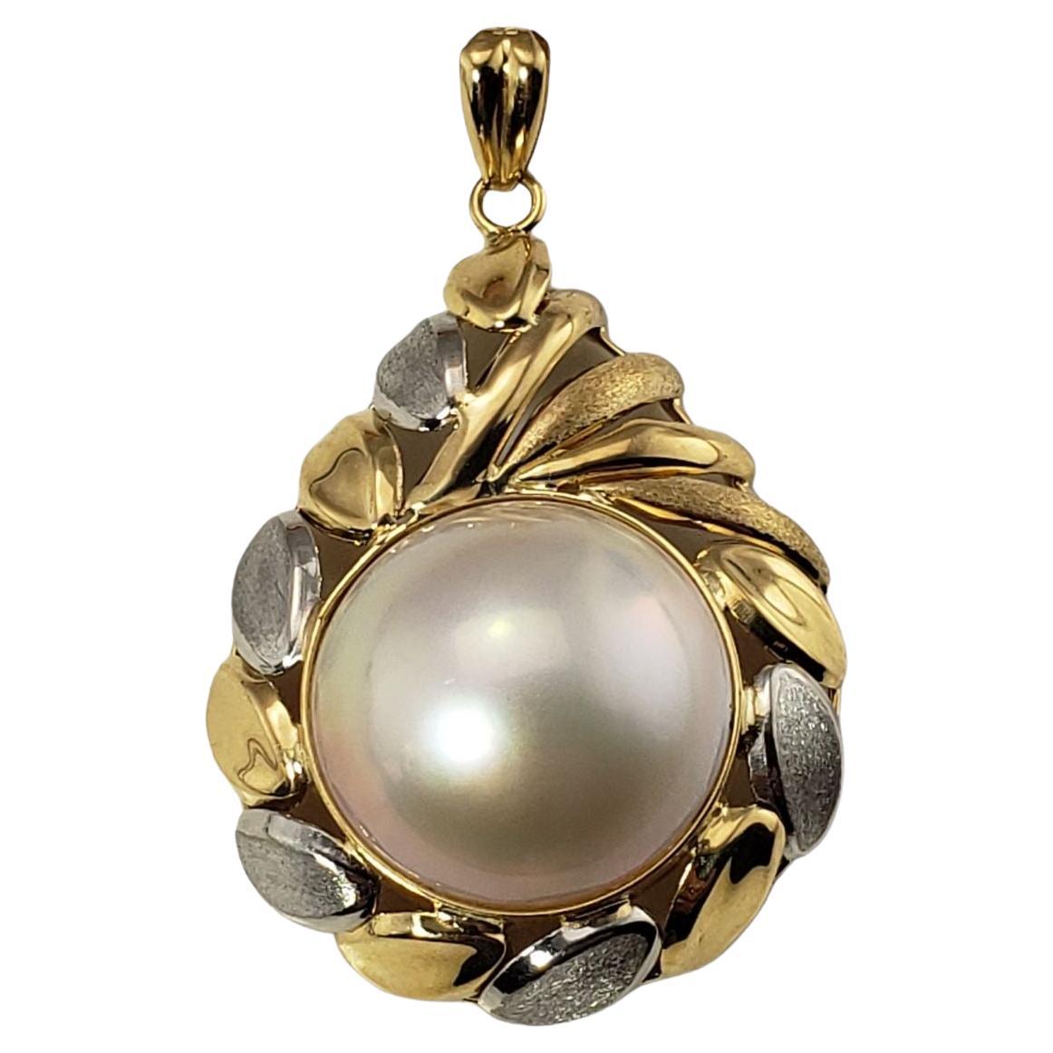 Pendentif en or jaune 18 carats et perle platine n° 18165 en vente