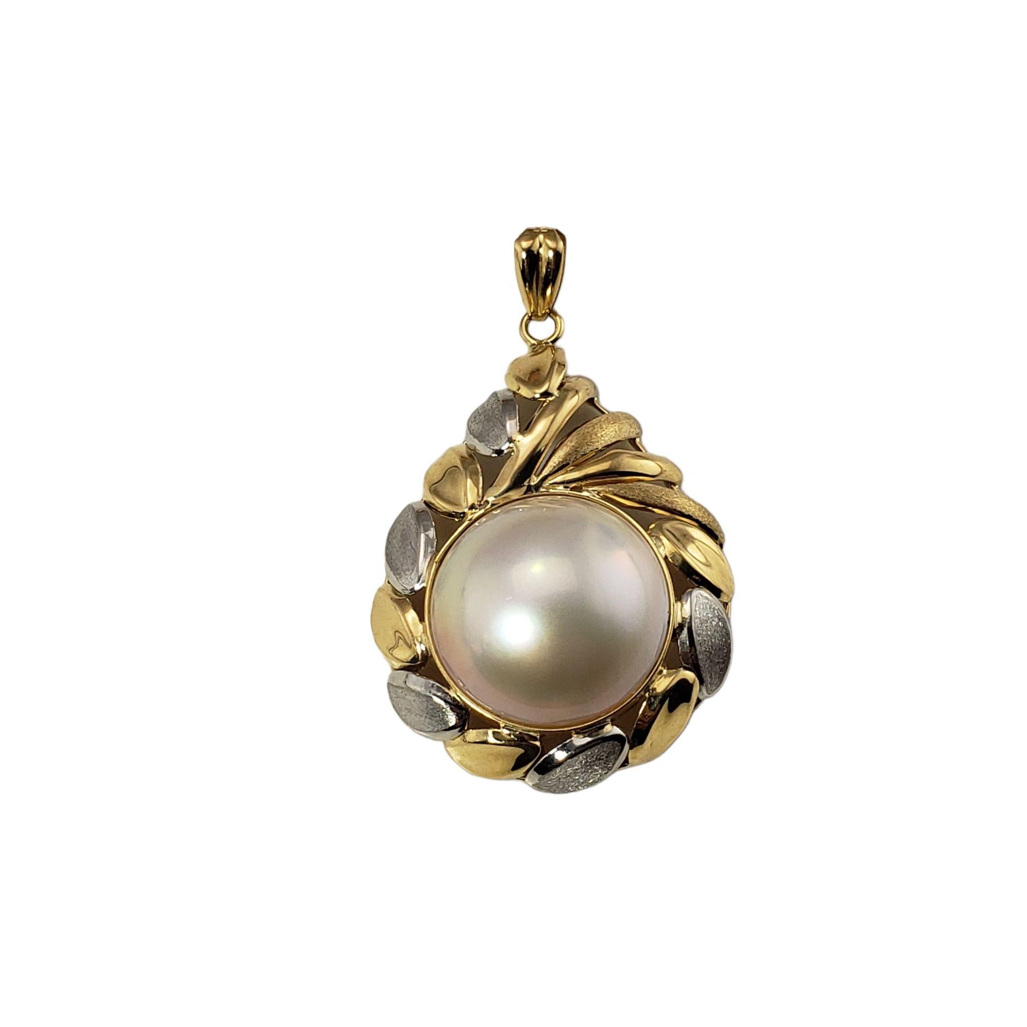 Vintage 18 Karat Yellow Gold and Platinum Pearl Pendant-

This stunning pendant features one round white pearl (16 mm) set in beautifully detailed 18K yellow gold and platinum.

Size: 34 mm x 23 mm

Weight: 3.2 dwt. / 5.0 gr.

Stamped: PT 900