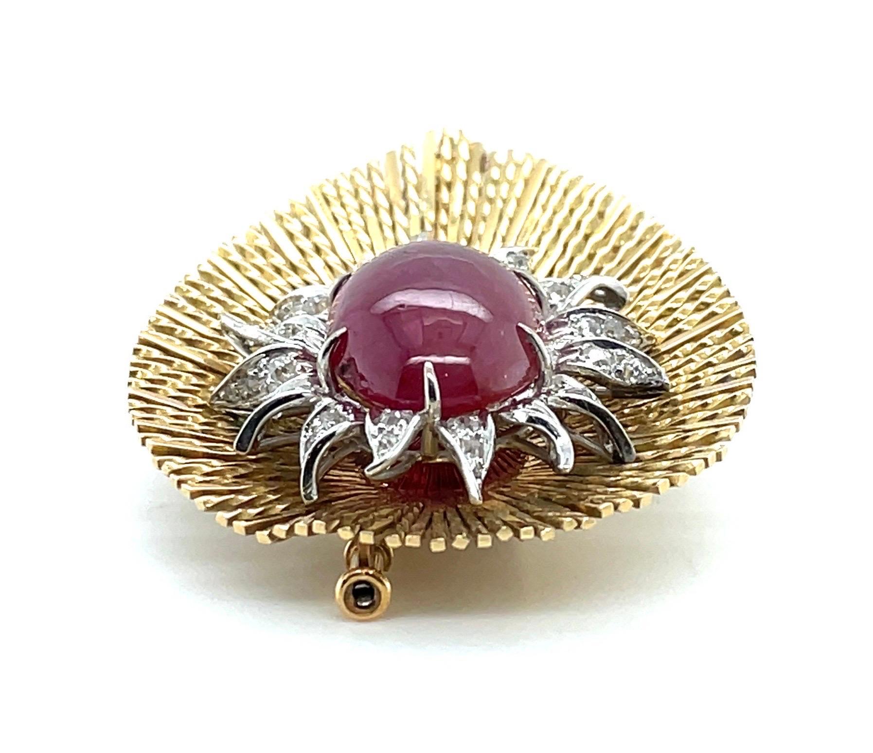 18 Karat Yellow Gold and Platinum Ruby and Diamond Brooch by Sterlé Paris In Good Condition For Sale In Zurich, CH