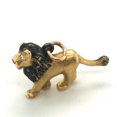 18 Karat Yellow Gold and Round-Cut Diamonds Lion Pendant