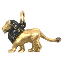 18 Karat Yellow Gold and Round-Cut Diamonds Lion Pendant