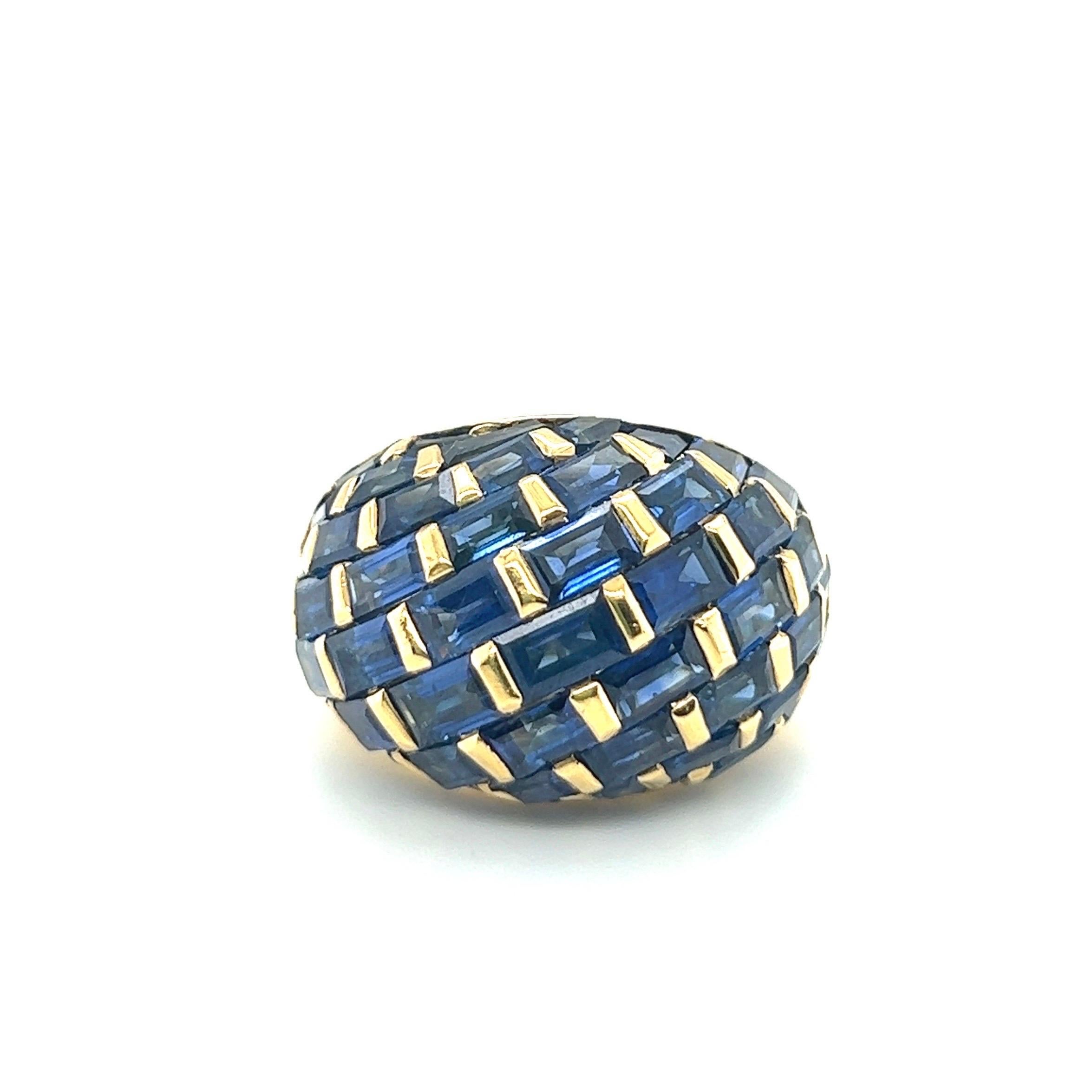 Modern 18 Karat Yellow Gold and Sapphire Cocktail Ring, circa 1970s For Sale