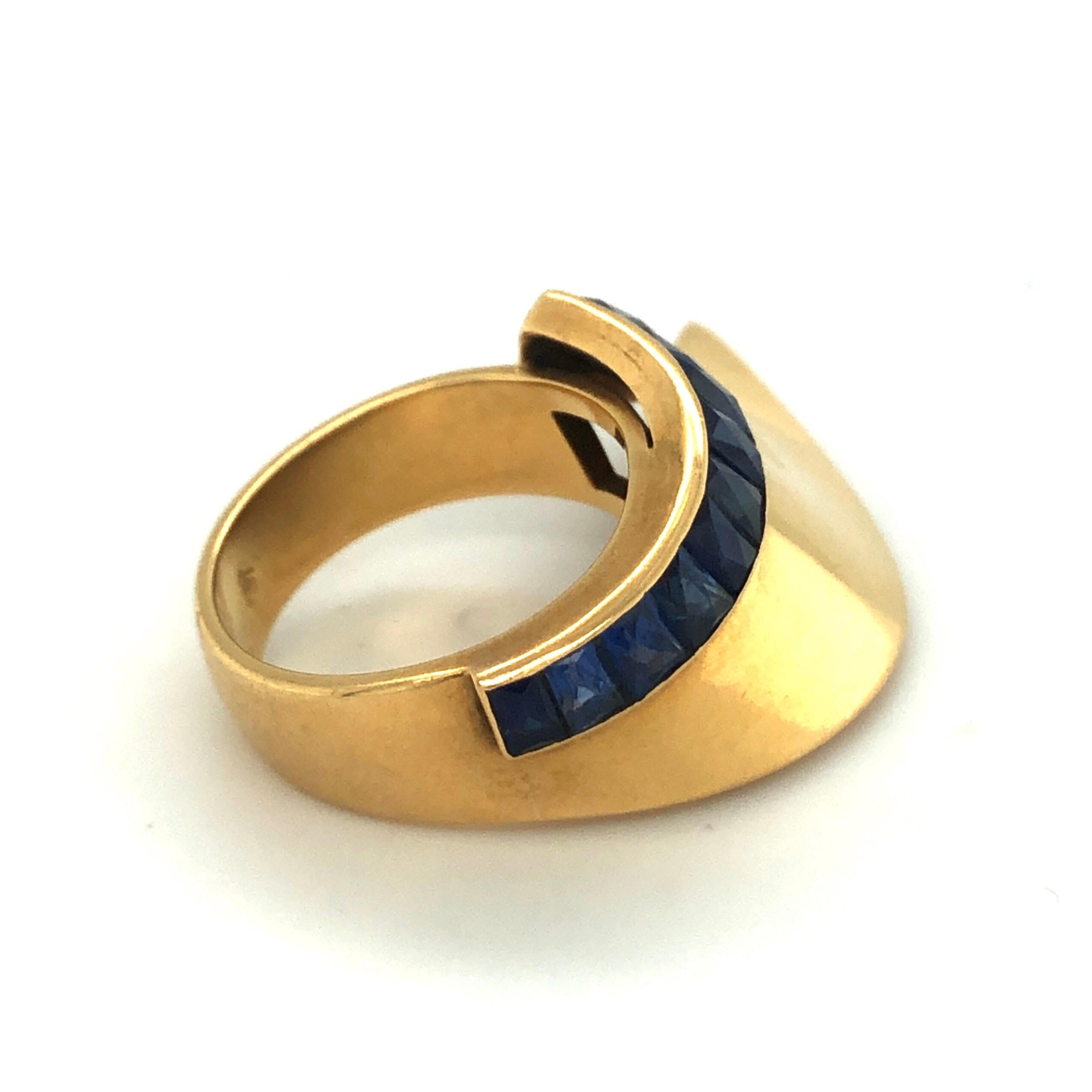 18 Karat Yellow Gold and Sapphire French Retro Ring, 1940s In Good Condition For Sale In Zurich, CH