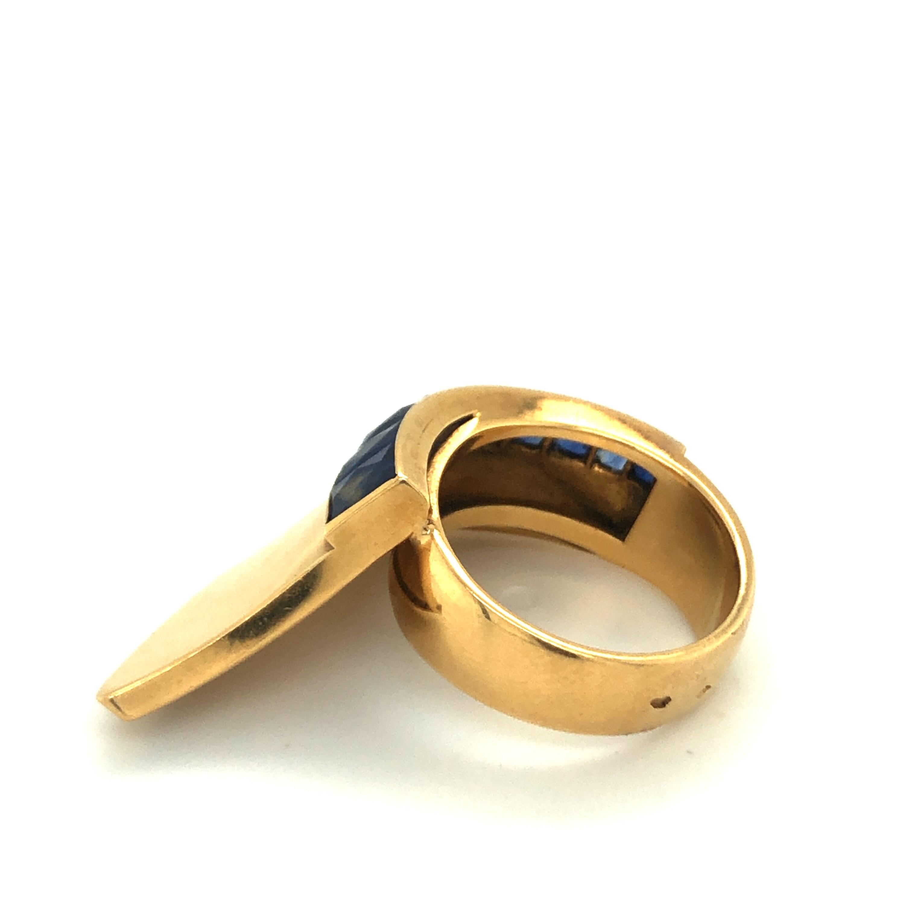 Women's or Men's 18 Karat Yellow Gold and Sapphire French Retro Ring, 1940s For Sale