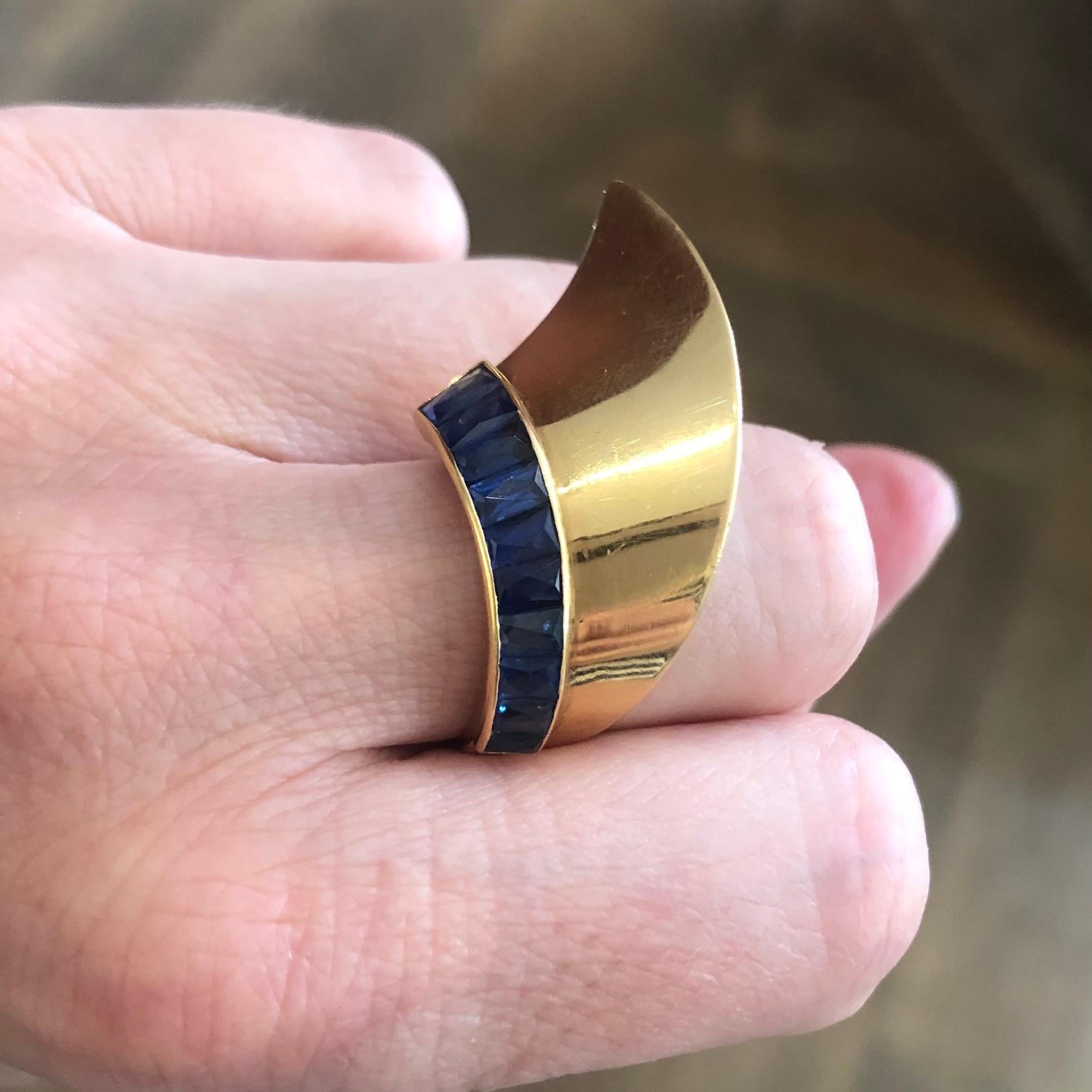 18 Karat Yellow Gold and Sapphire French Retro Ring, 1940s For Sale 3