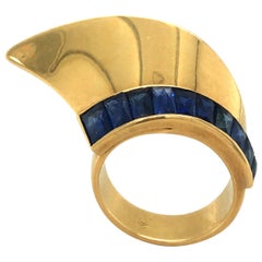18 Karat Yellow Gold and Sapphire French Retro Ring, 1940s