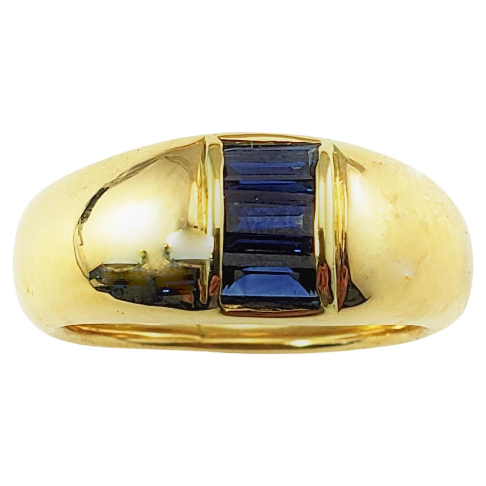 18 Karat Yellow Gold and Natural Sapphire Ring For Sale