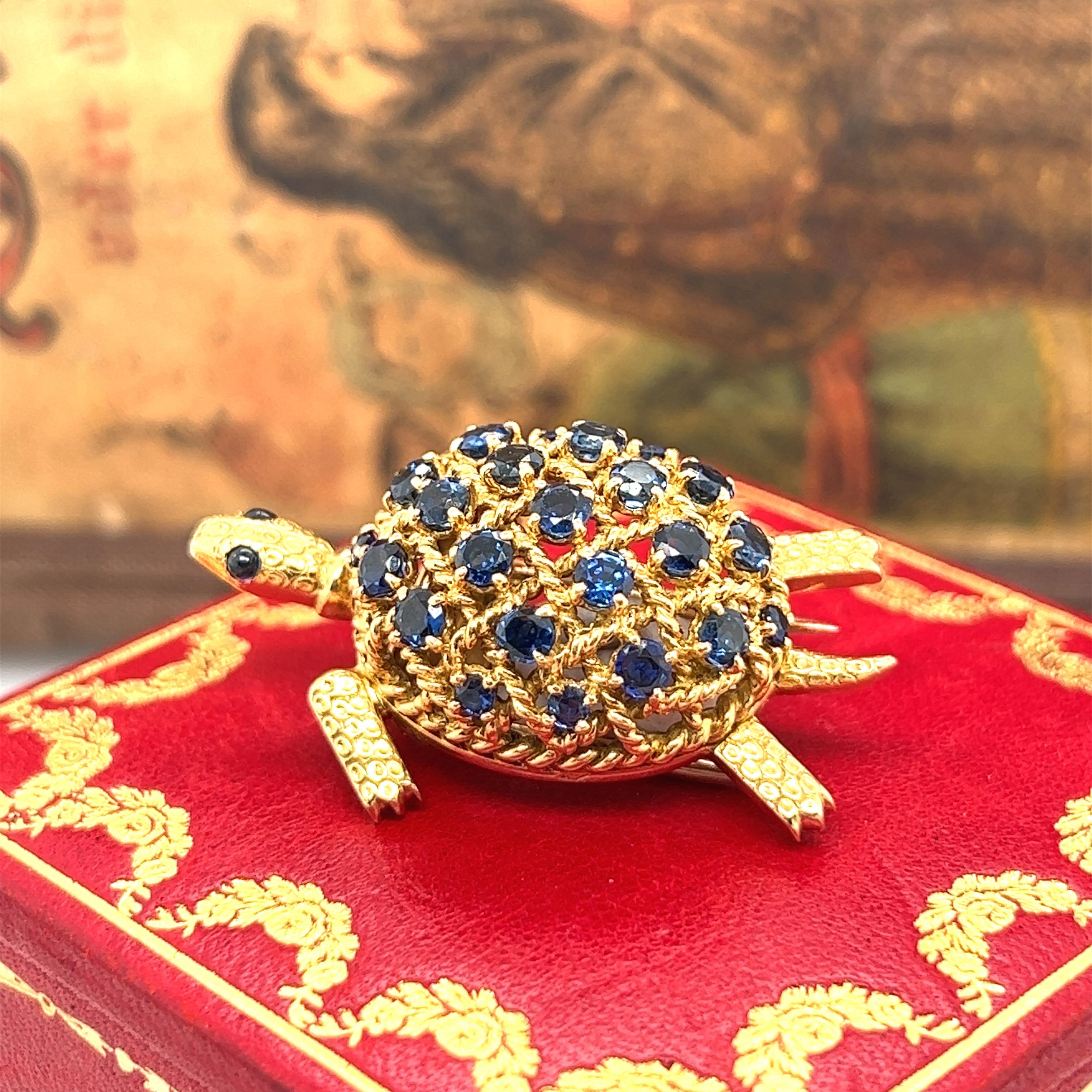 Round Cut 18 Karat Yellow Gold and Sapphire Turtle Brooch, by Cartier, circa 1950-1960s For Sale