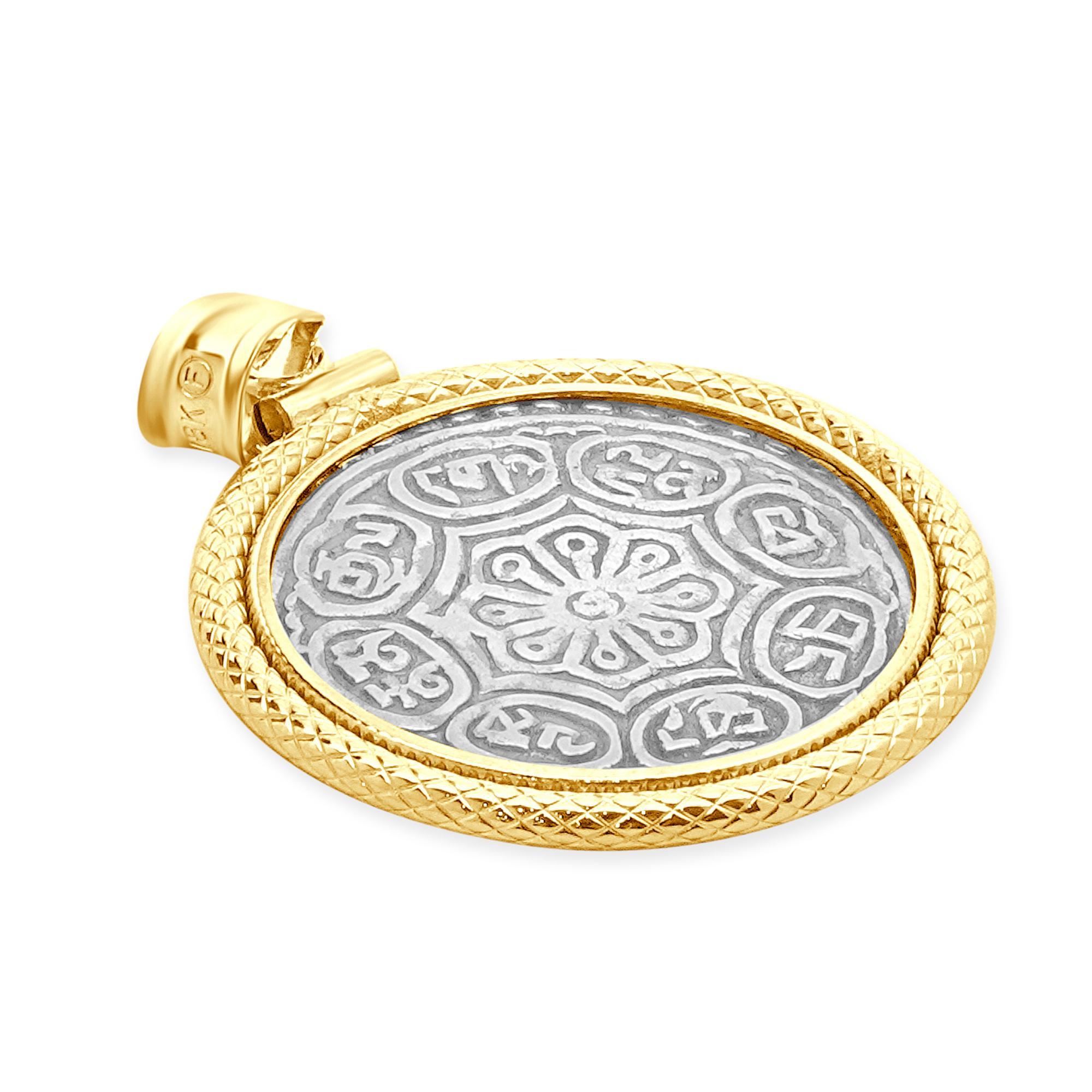Pendentif orné d'une pièce de monnaie en or jaune 18 carats et argent sterling Pour femmes en vente