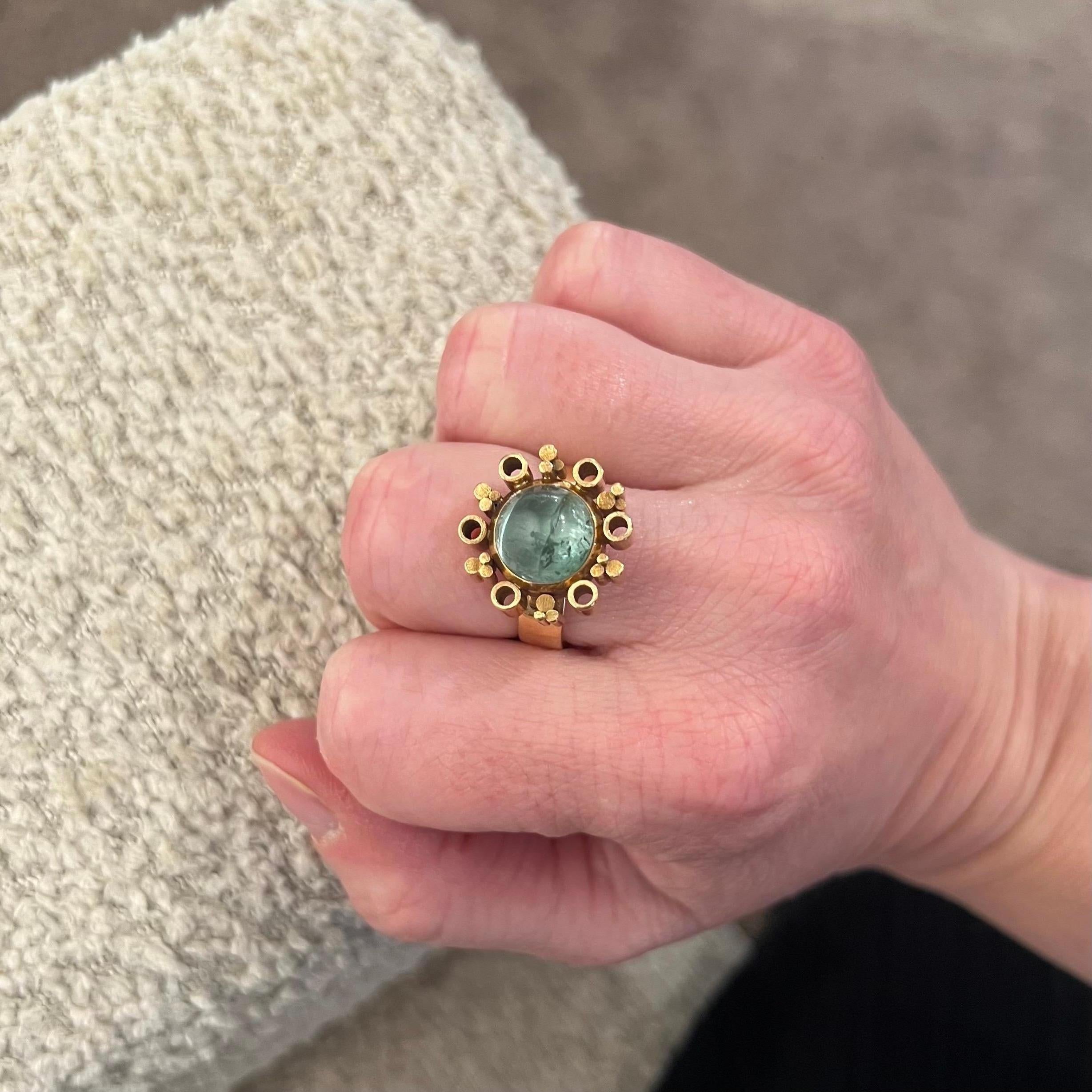 Anillo de cóctel modernista de oro amarillo de 18 quilates y turmalina, años 70 4