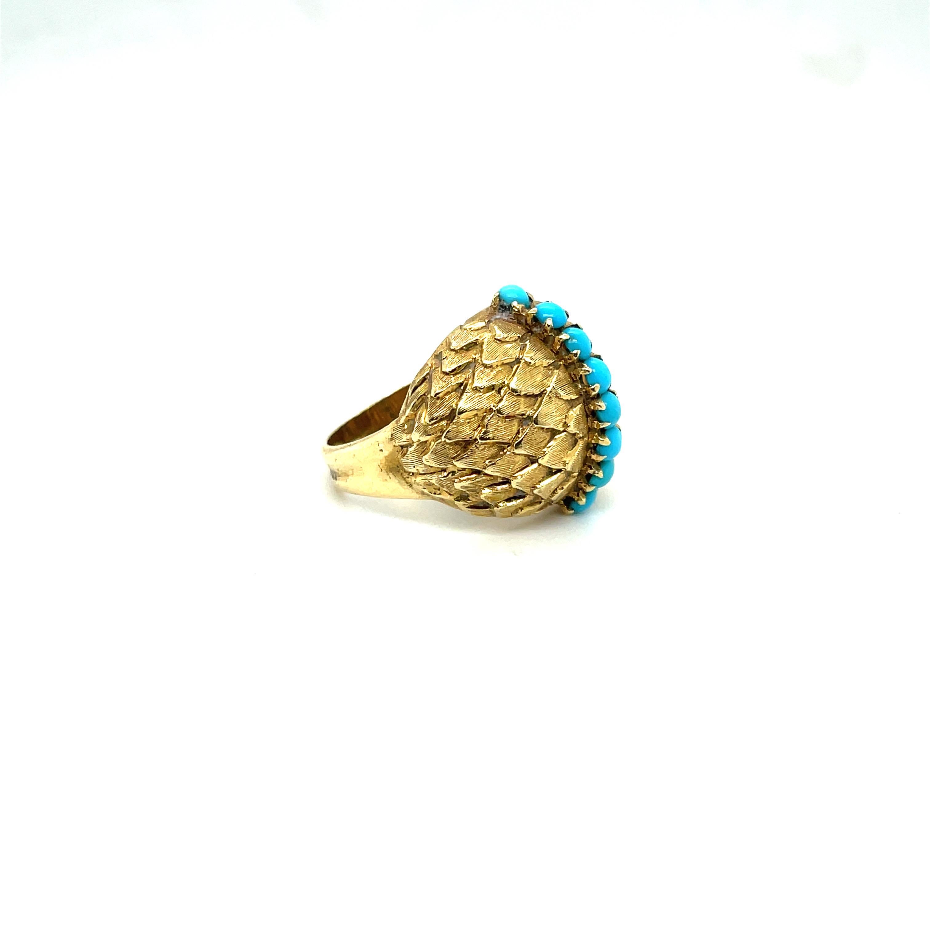 18 Karat Yellow Gold and Turquoise Cocktail Ring circa 1950s In Good Condition For Sale In Zurich, CH