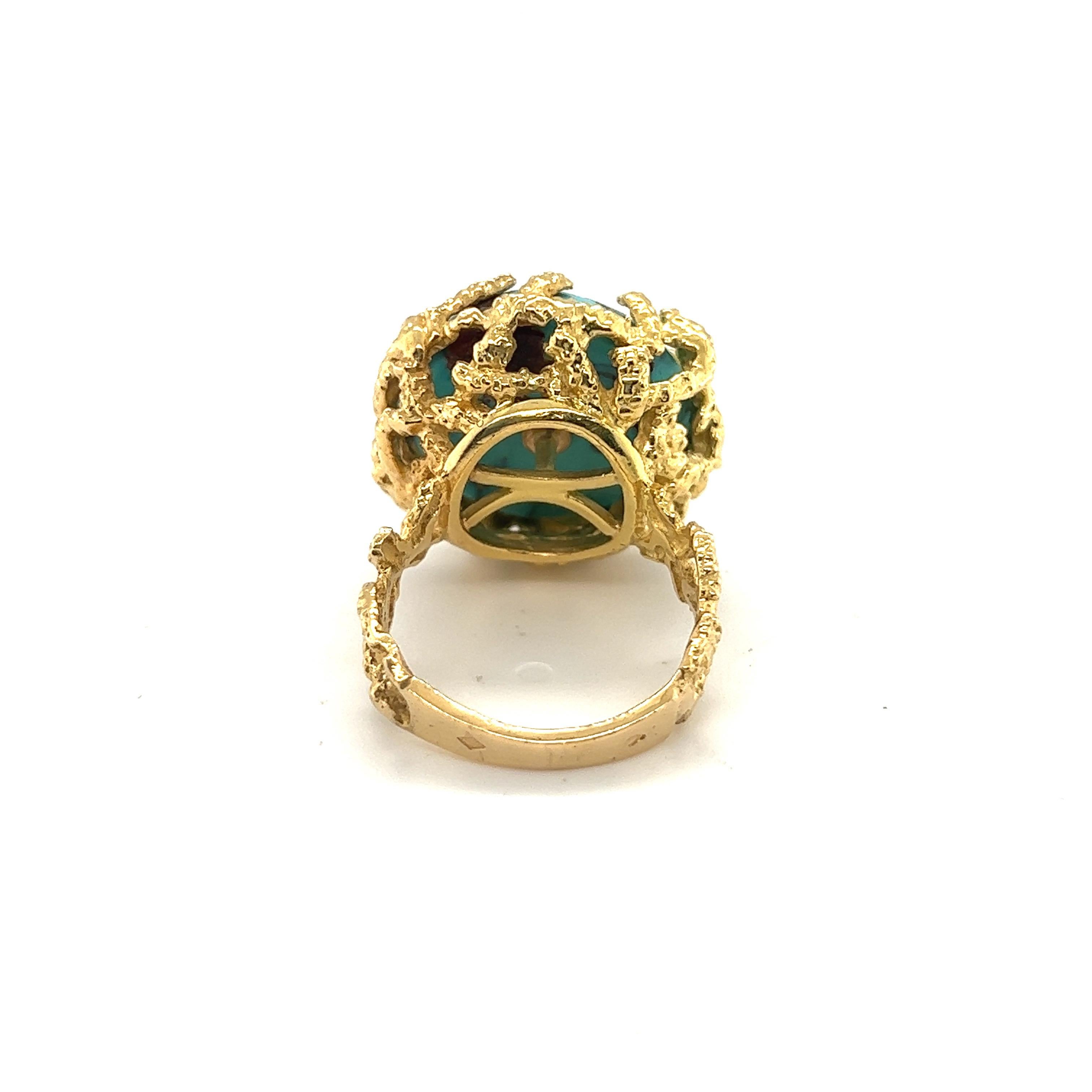 Taille cabochon Bague cocktail en or jaune 18 carats et turquoise, vers les années 1960 en vente