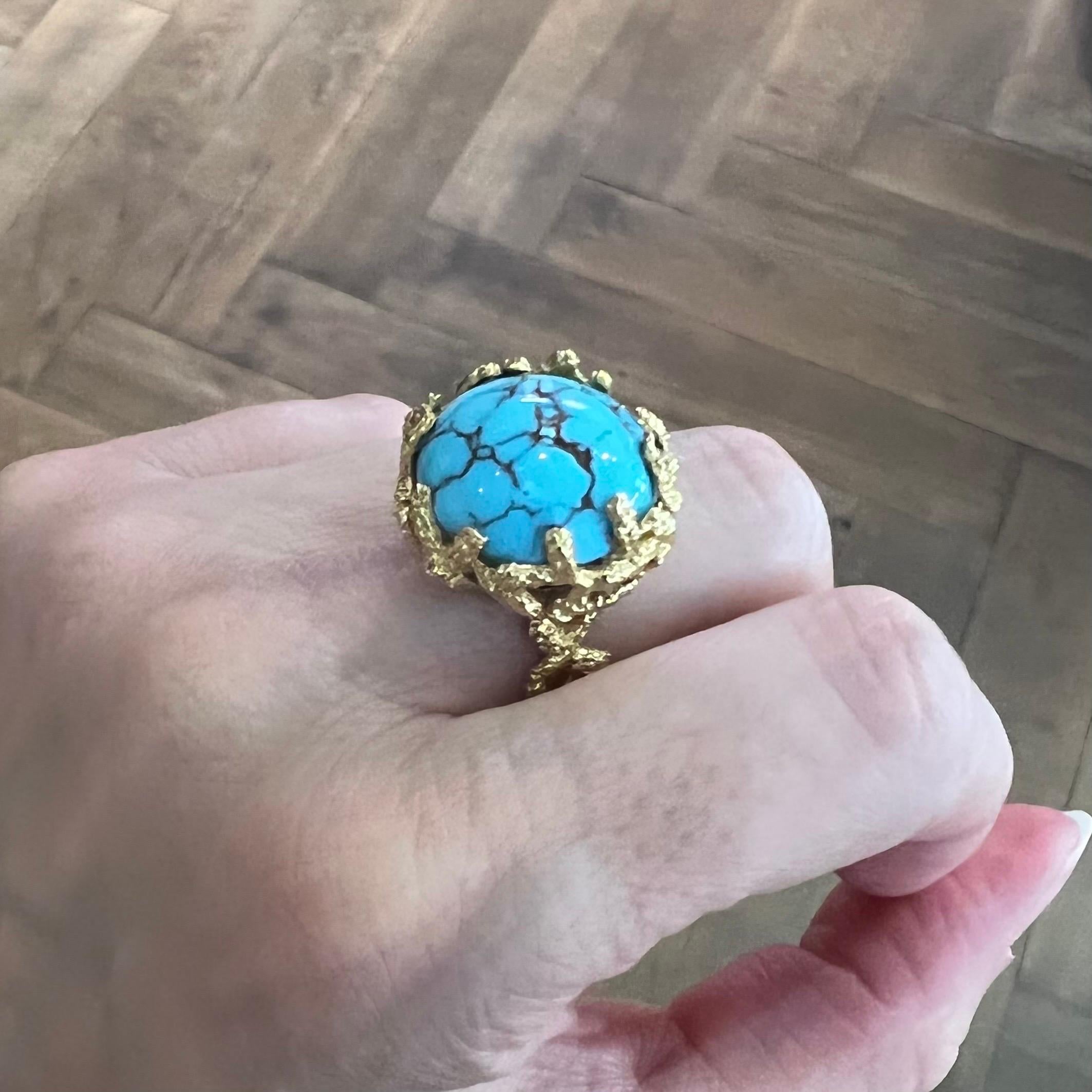 Women's 18 Karat Yellow Gold and Turquoise Cocktail Ring, circa 1960s For Sale
