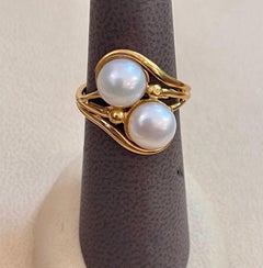 18 Karat Yellow Gold And Two Pearls Ring