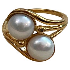 18 Karat Yellow Gold And Two Pearls Ring