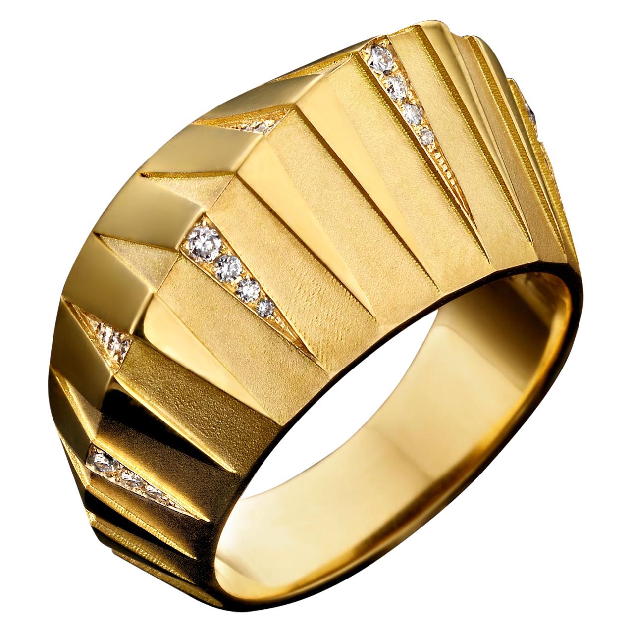 18 Karat Yellow Gold and White Diamond Pyramid Ring For Sale