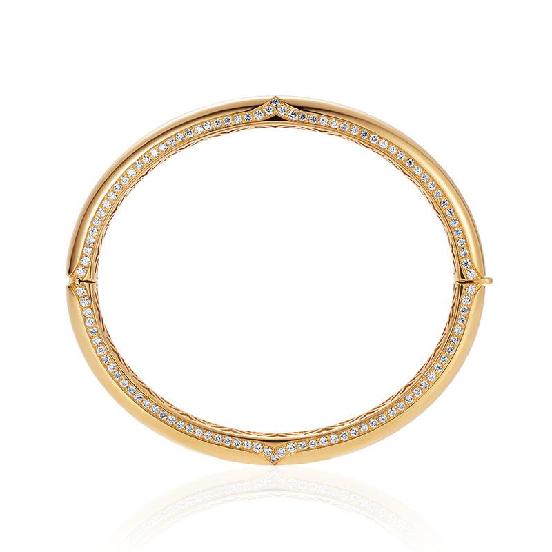 New additions to our iconic Nile collection. This new edition features bold shapes and chunky volumes, adorned with our unique Nile arabesque motif.

Bracelet crafted in 18K Yellow Gold (8 mm)
Round Brilliant Diamonds GVS+ = 2.50 ct
Bracelet size 57