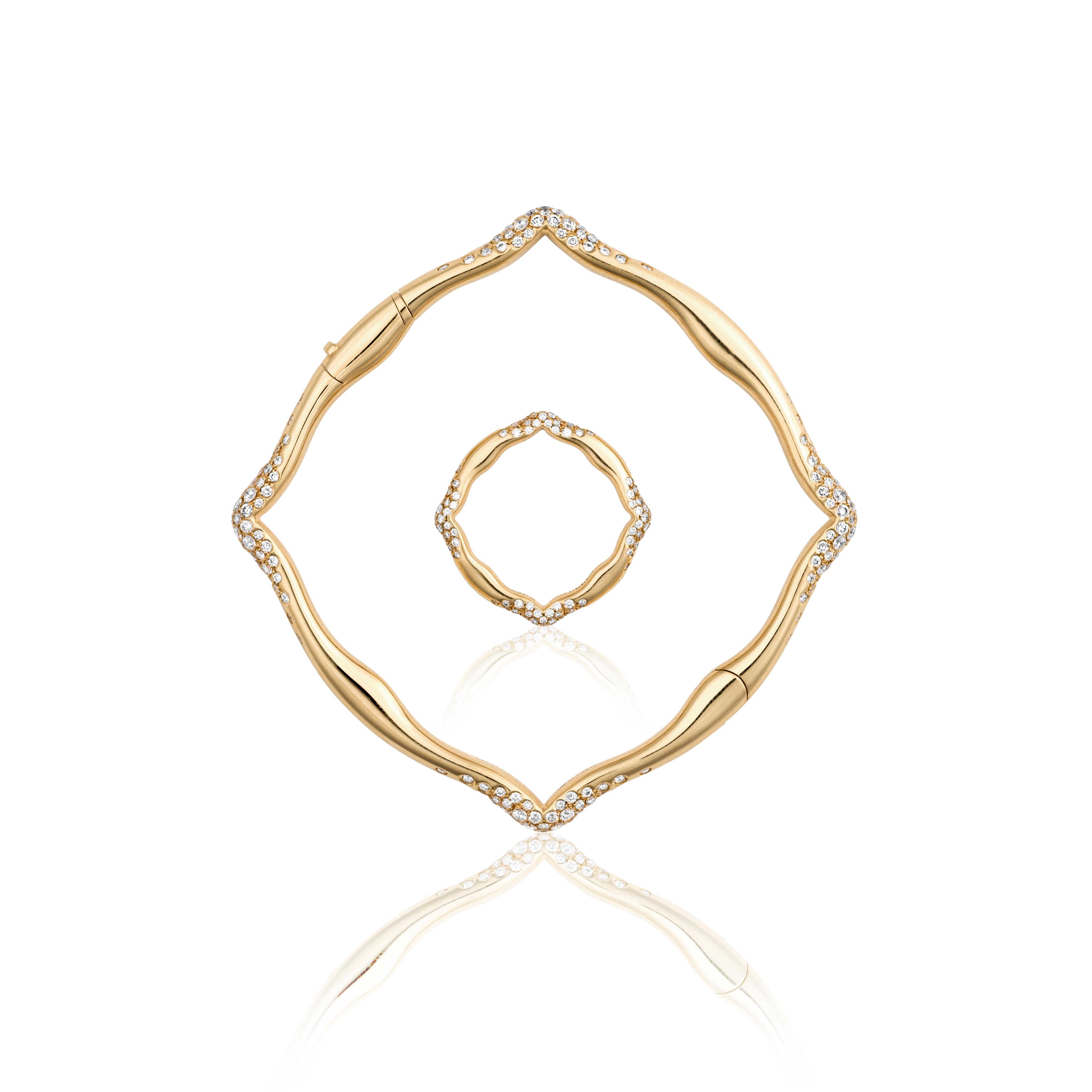Taille ronde Bracelet jonc en or jaune 18 carats et diamants blancs en vente