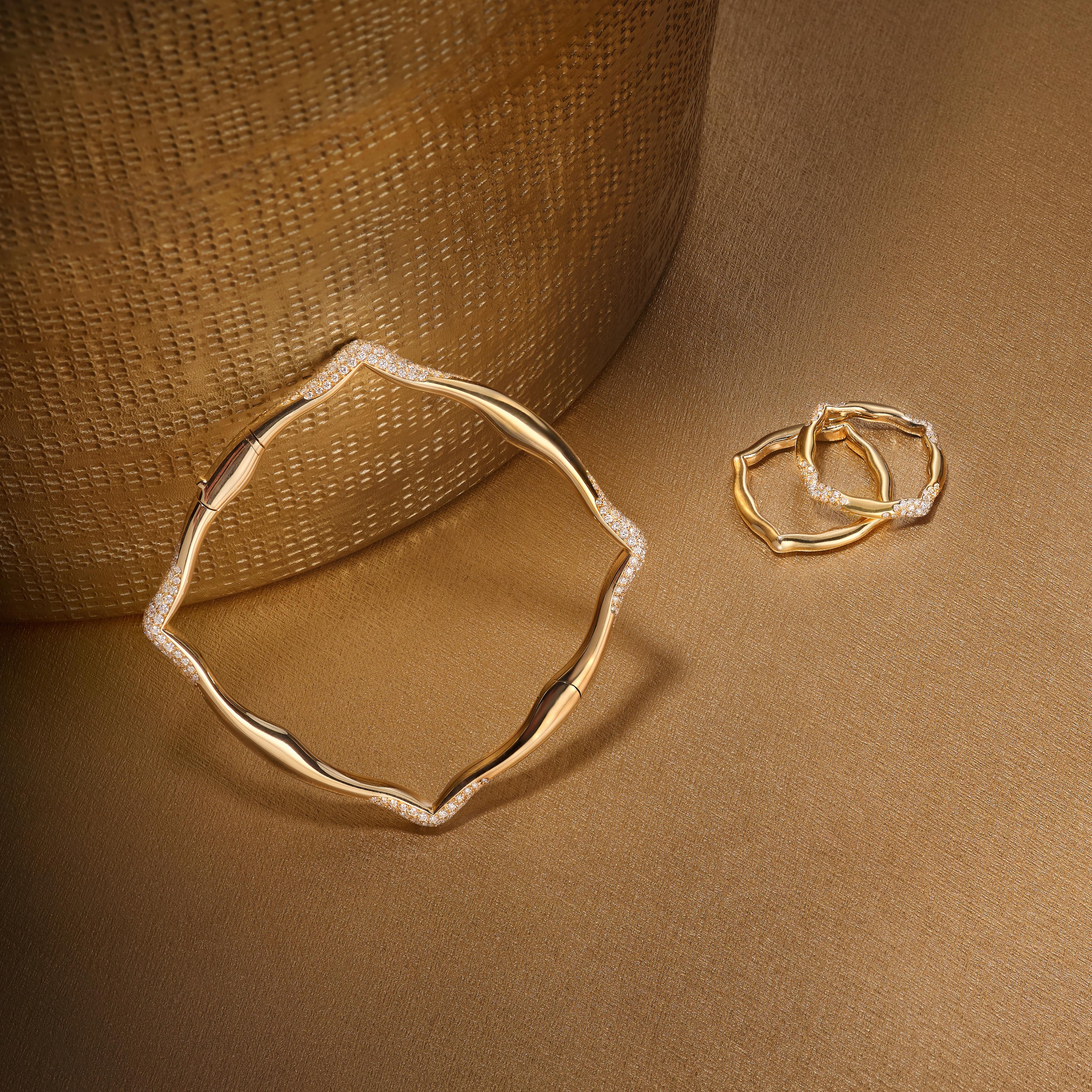 Bracelet jonc en or jaune 18 carats et diamants blancs Neuf - En vente à Mayfair, London, GB