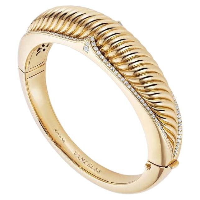 18 Karat Yellow Gold and White Diamonds Bracelet For Sale