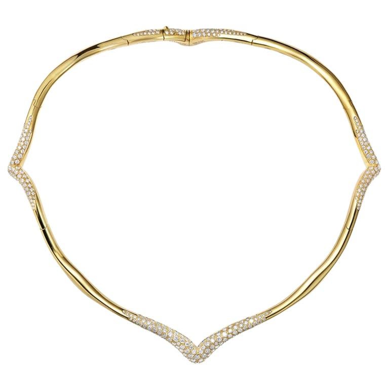The Nile Collection is an elevated and elegant take on the exotic theme of ancient Egypt. The Nile, the longest river in the world also called the father of African rivers, served as inspiration to Vania Leles for this collection.
Each piece from