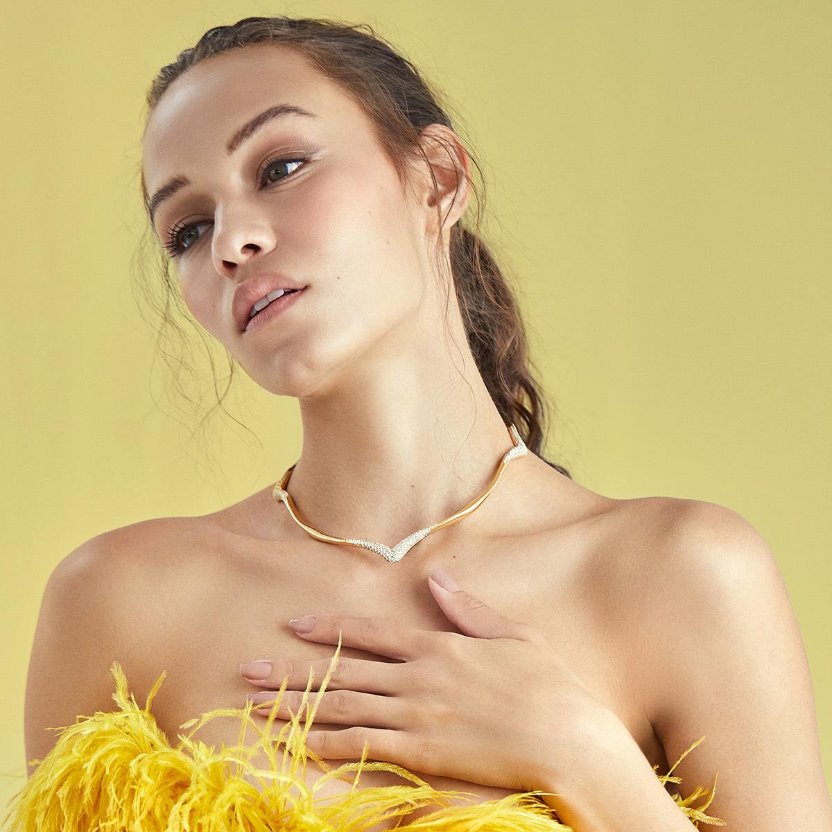 Contemporain Collier en or jaune 18 carats et diamants blancs en vente