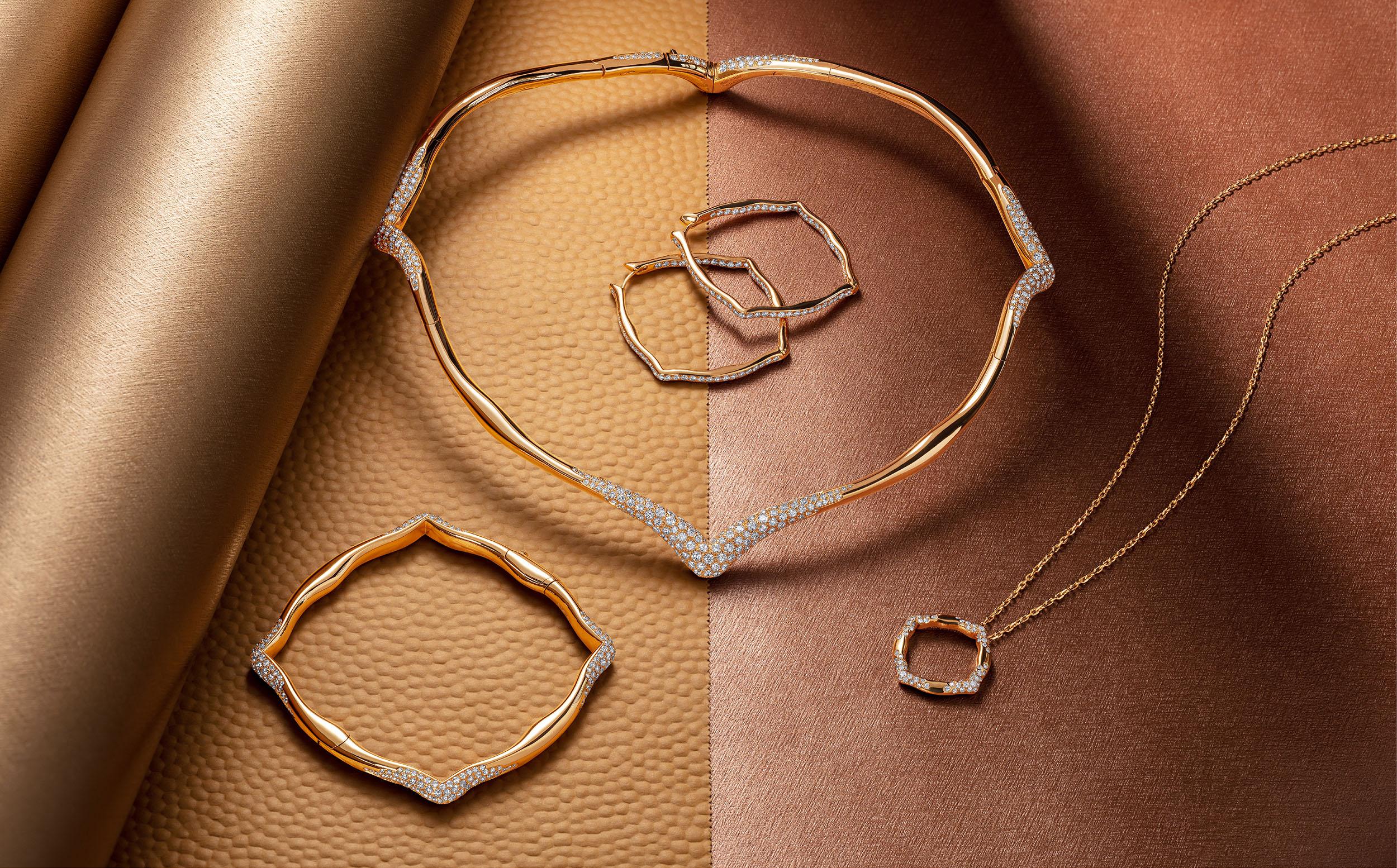 Collier en or jaune 18 carats et diamants blancs en vente 1