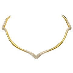 18 Karat Yellow Gold and White Diamonds Necklace