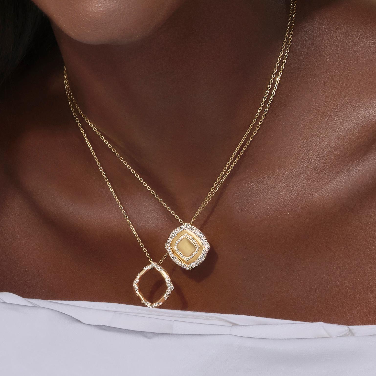 The Nile Collection is an elevated and elegant take on the exotic theme of ancient Egypt. The Nile, the longest river in the world also called the father of African rivers, served as inspiration to Vania Leles for this collection.
Each piece from